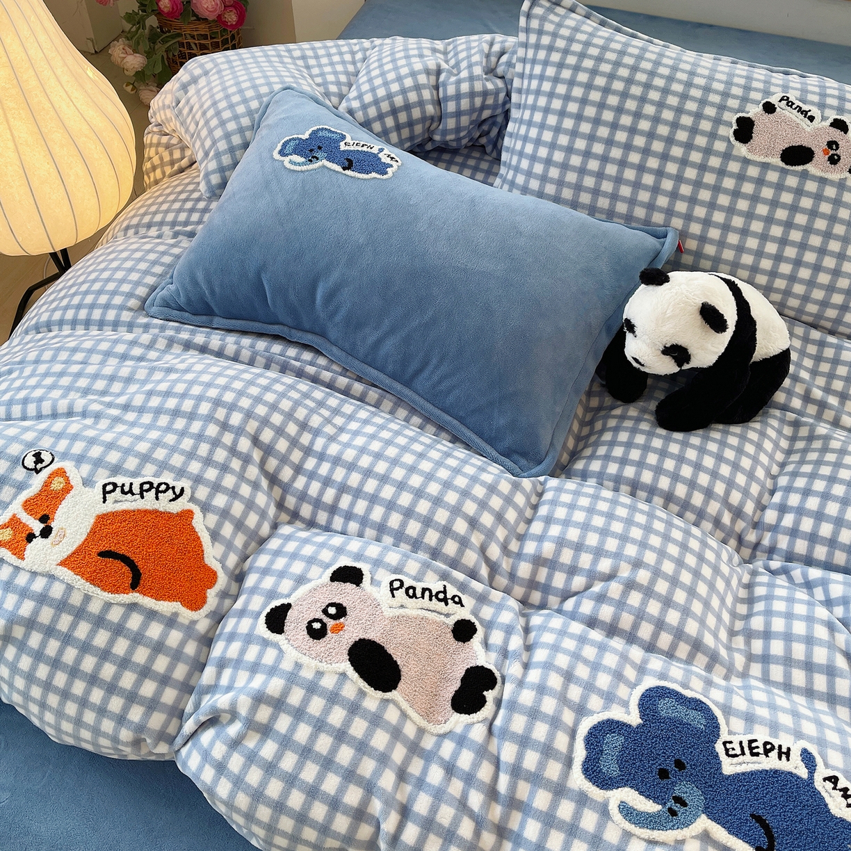 91家纺网 家纺一手货源 找家纺 炫拼家纺 2025新款高克重牛奶绒格子卡通毛巾绣加厚四件套-糖宝系列 糖宝-星球萌宠