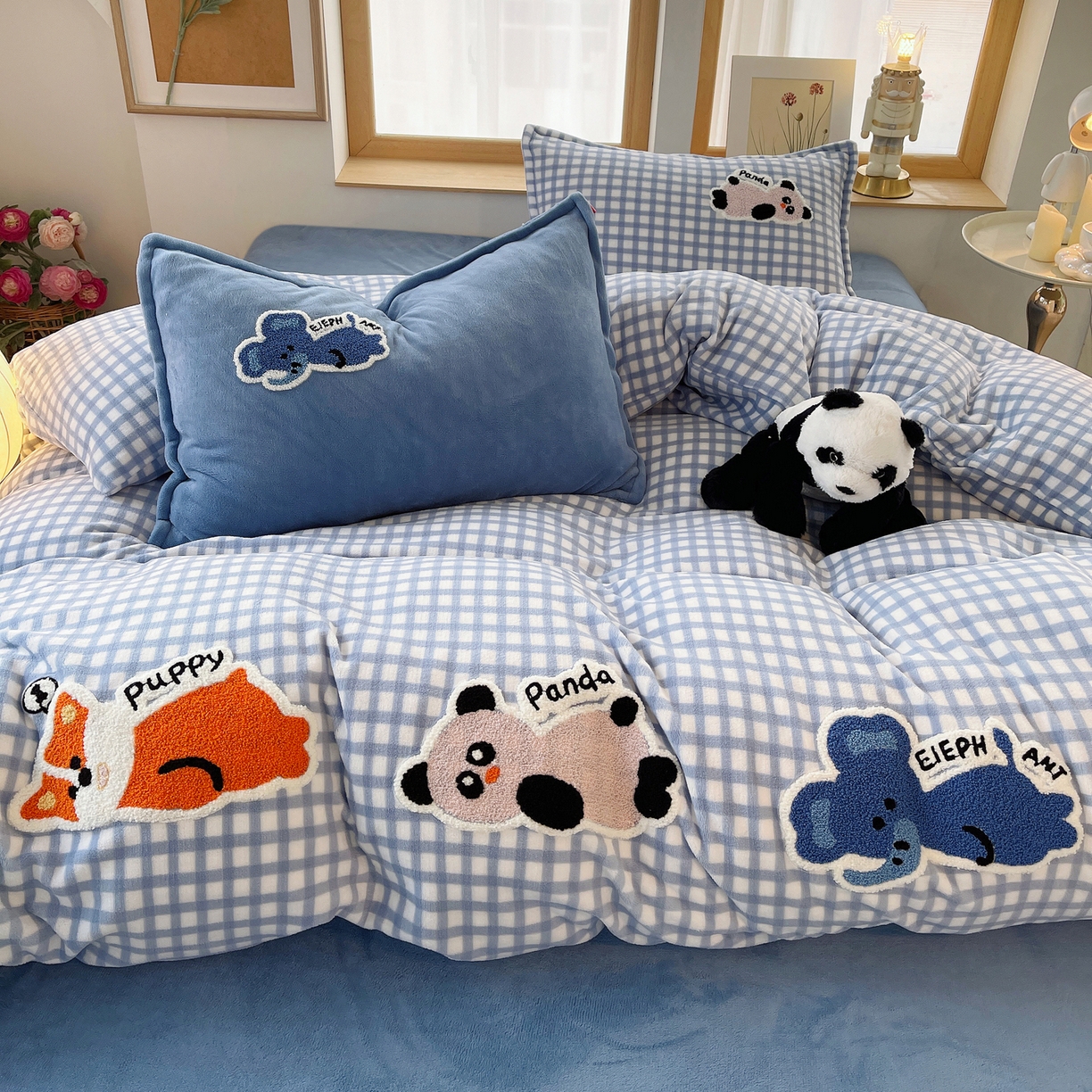 91家纺网 家纺一手货源 找家纺 炫拼家纺 2025新款高克重牛奶绒格子卡通毛巾绣加厚四件套-糖宝系列 糖宝-星球萌宠