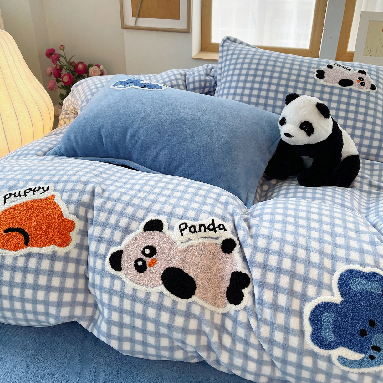 91家纺网 家纺一手货源 找家纺 炫拼家纺 2025新款高克重牛奶绒格子卡通毛巾绣加厚四件套-糖宝系列 糖宝-星球萌宠