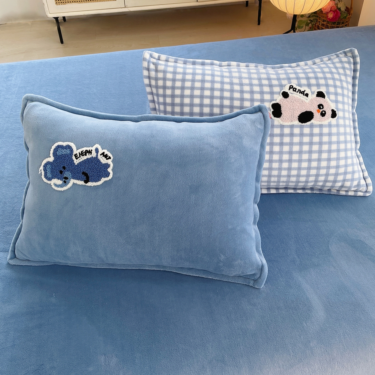 91家纺网 家纺一手货源 找家纺 炫拼家纺 2025新款高克重牛奶绒格子卡通毛巾绣加厚四件套-糖宝系列 糖宝-星球萌宠