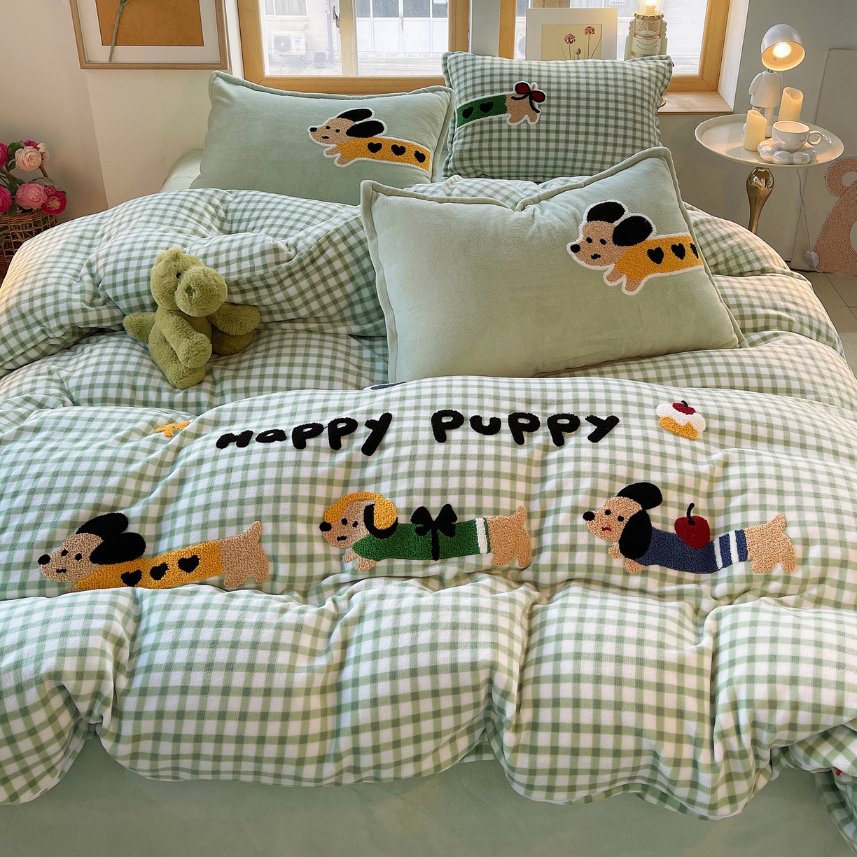 91家纺网 家纺一手货源 找家纺 炫拼家纺 2025新款高克重牛奶绒格子卡通毛巾绣加厚四件套-糖宝系列 糖宝-汪星日记