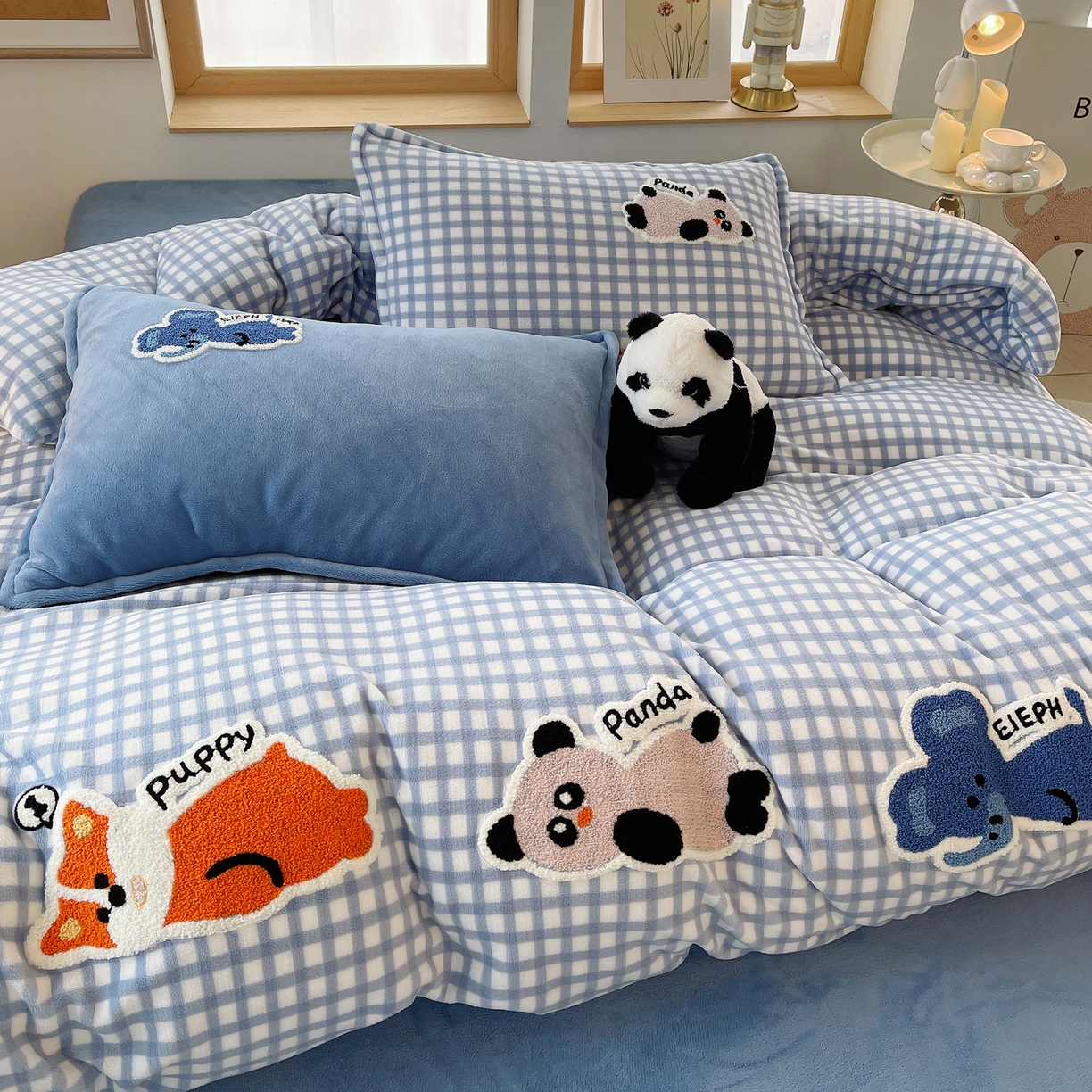 91家纺网 家纺一手货源 找家纺 炫拼家纺 2025新款高克重牛奶绒格子卡通毛巾绣加厚四件套-糖宝系列 糖宝-星球萌宠