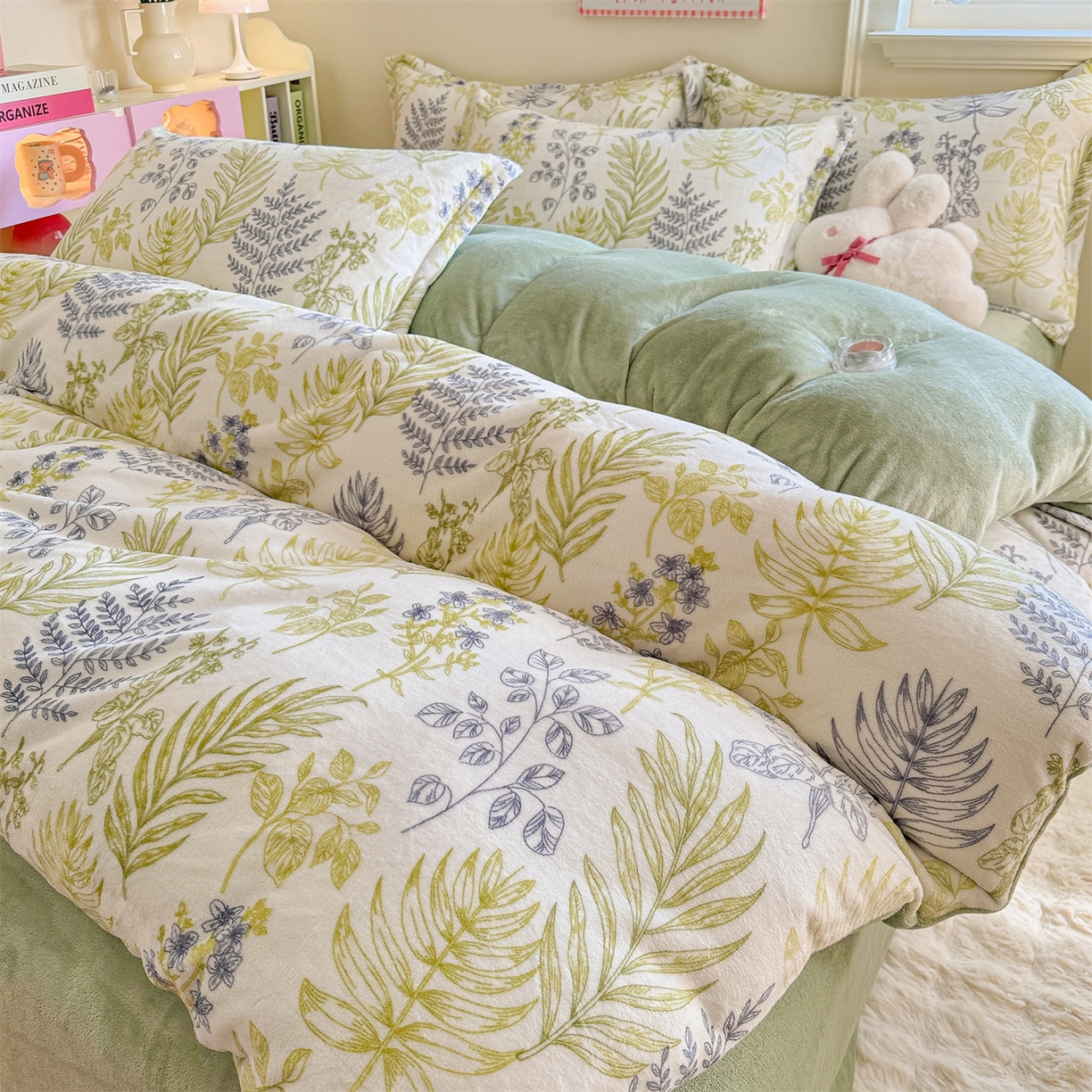 91家纺网 家纺一手货源 找家纺 名兮家居 2025新款卡通时尚风高克重印花牛奶绒四件套 清新物语