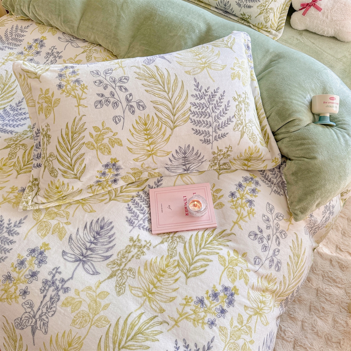 91家纺网 家纺一手货源 找家纺 名兮家居 2025新款卡通时尚风高克重印花牛奶绒四件套 清新物语