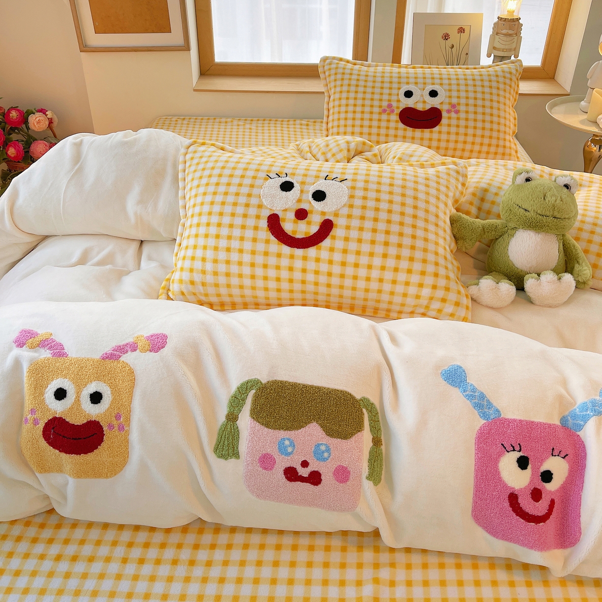 91家纺网 家纺一手货源 找家纺 炫拼家纺 2025新款高克重牛奶绒格子卡通毛巾绣加厚四件套-糖宝系列 糖宝-甜豆女孩
