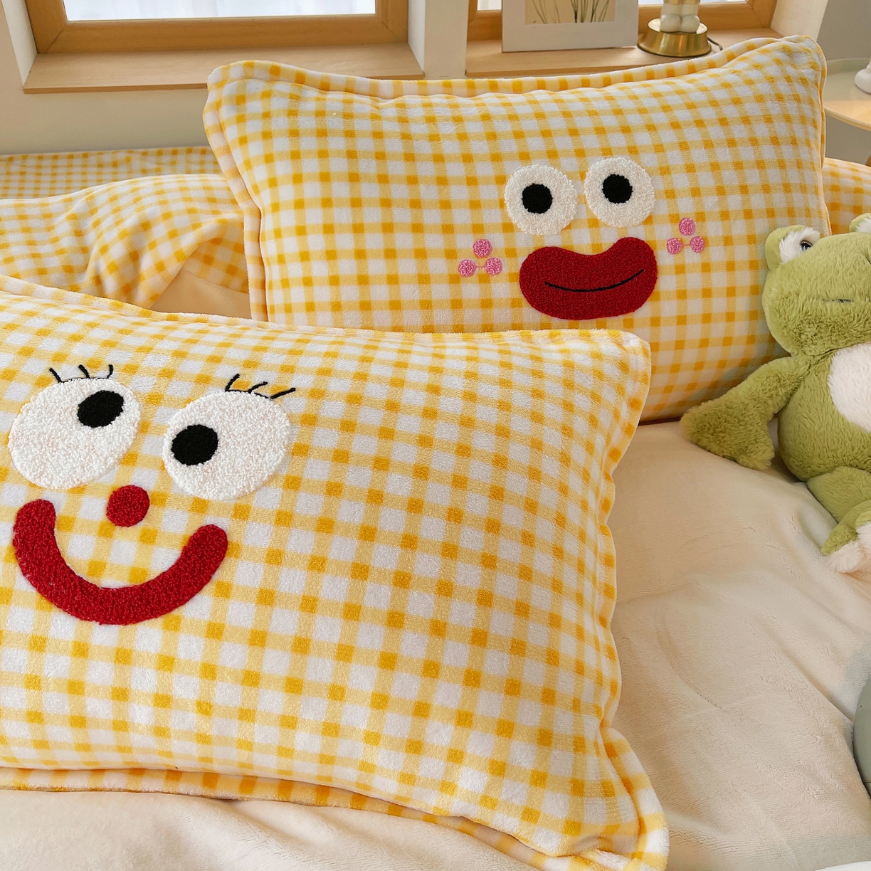 91家纺网 家纺一手货源 找家纺 炫拼家纺 2025新款高克重牛奶绒格子卡通毛巾绣加厚四件套-糖宝系列 糖宝-甜豆女孩