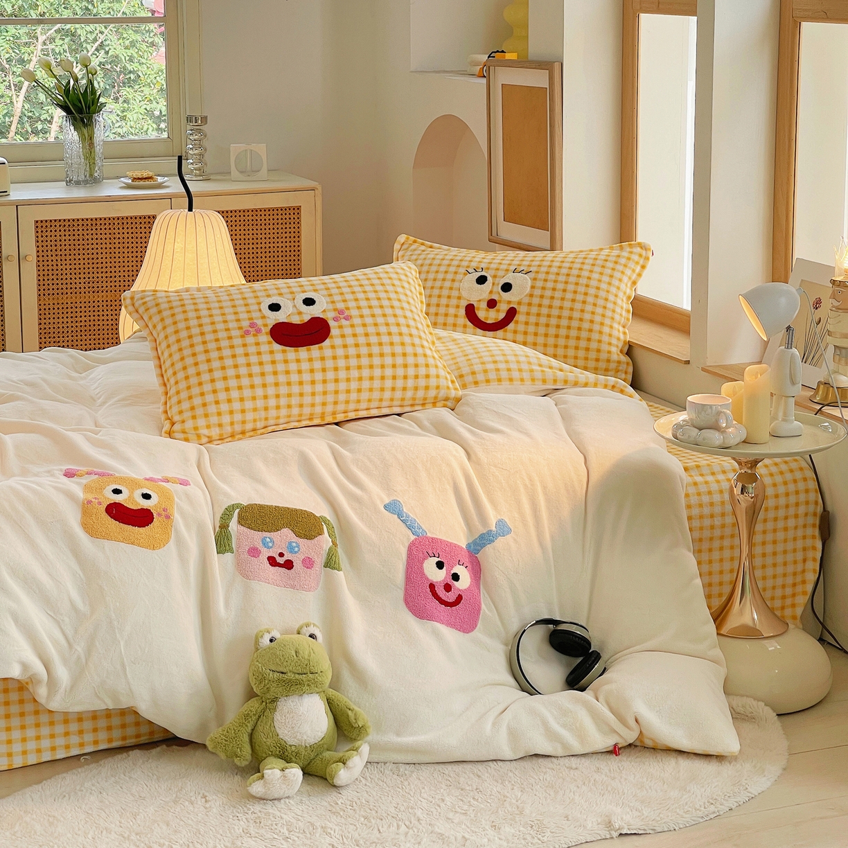91家纺网 家纺一手货源 找家纺 炫拼家纺 2025新款高克重牛奶绒格子卡通毛巾绣加厚四件套-糖宝系列 糖宝-甜豆女孩