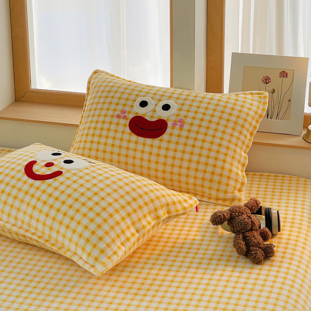 91家纺网 家纺一手货源 找家纺 炫拼家纺 2025新款高克重牛奶绒格子卡通毛巾绣加厚四件套-糖宝系列 糖宝-甜豆女孩