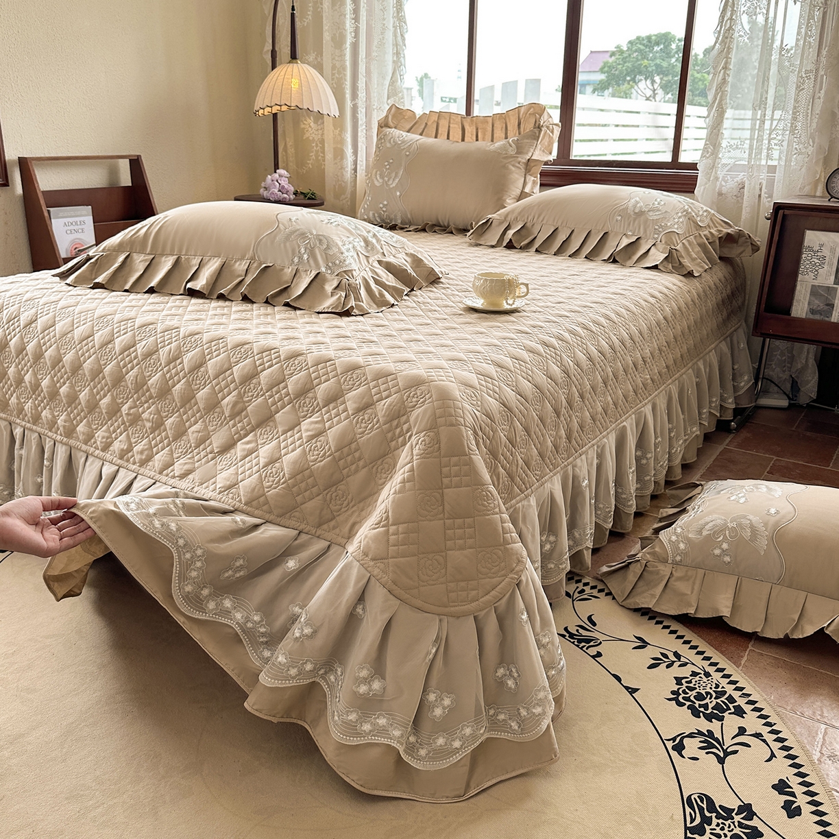 91家纺网 家纺一手货源 找家纺 （总）宜凡家纺 2025新款长绒棉绣花夹棉床盖三件套--天鹅之吻系列