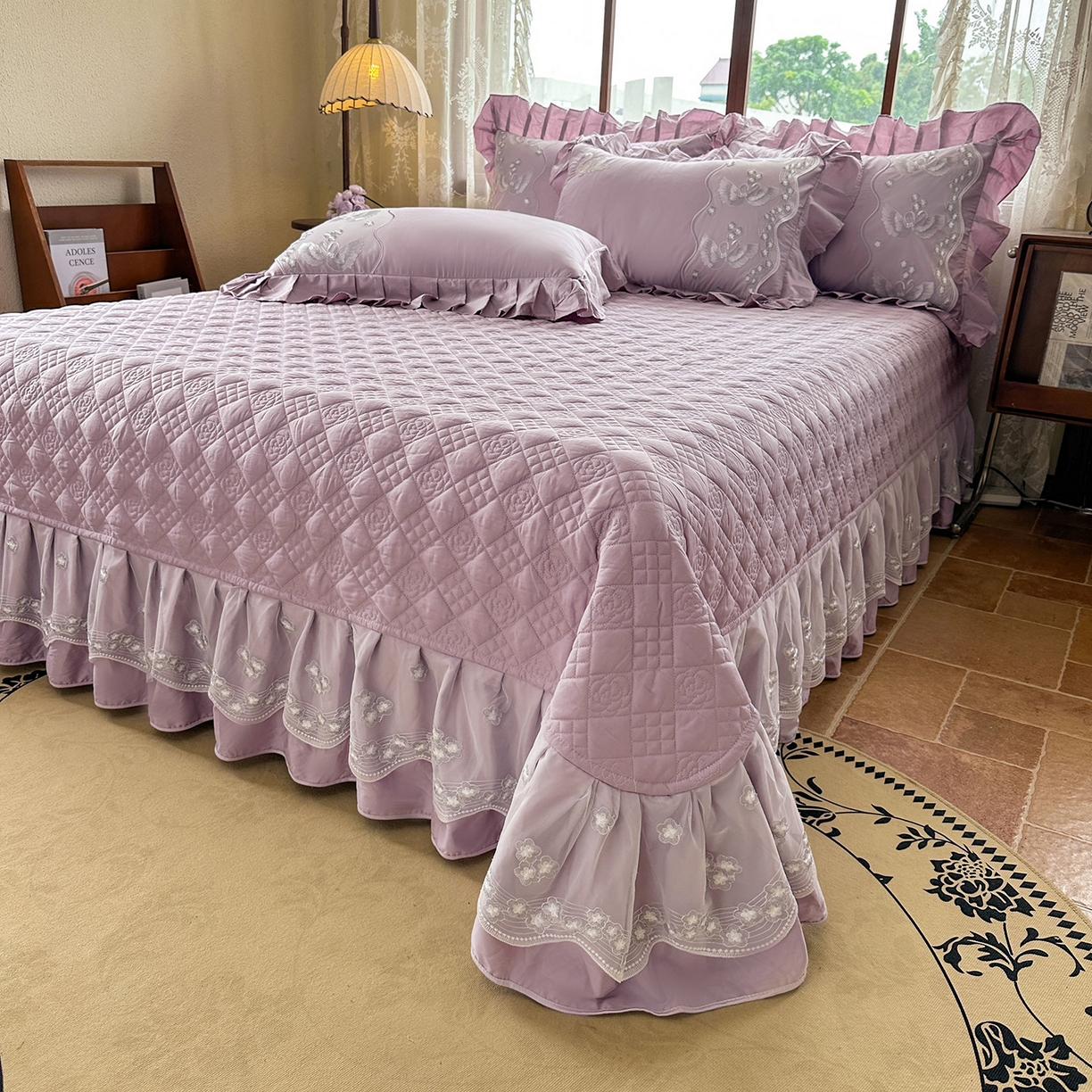 91家纺网 家纺一手货源 找家纺 宜凡家纺 2025新款长绒棉绣花夹棉床盖三件套--天鹅之吻系列 天鹅之吻 香芋紫