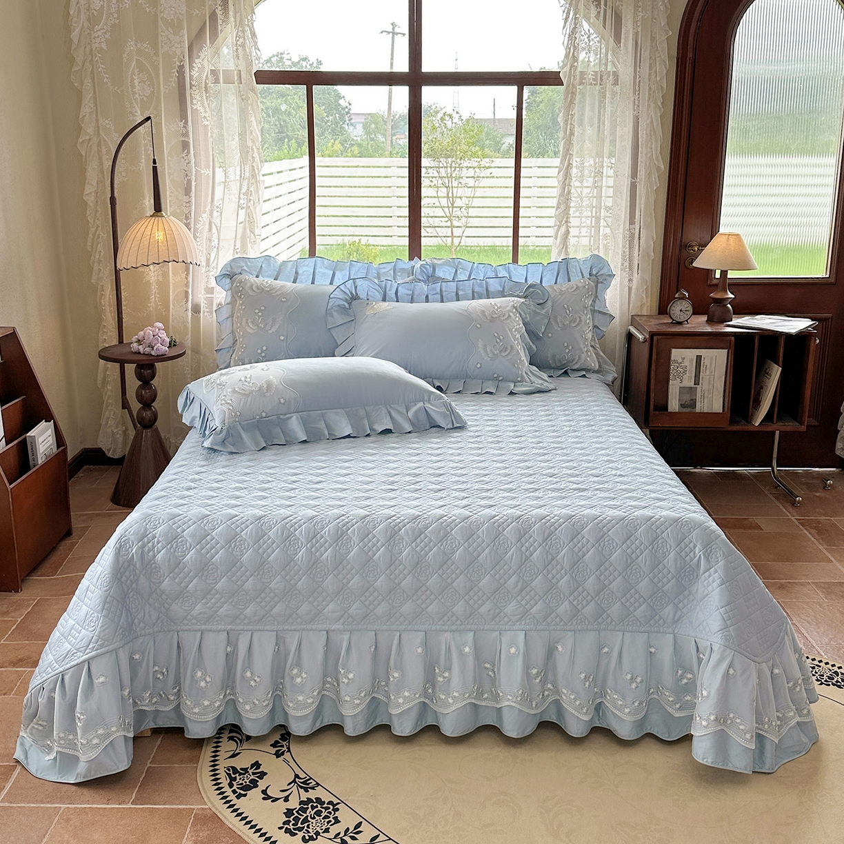 91家纺网 家纺一手货源 找家纺 宜凡家纺 2025新款长绒棉绣花夹棉床盖三件套--天鹅之吻系列 天鹅之吻 蔚蓝