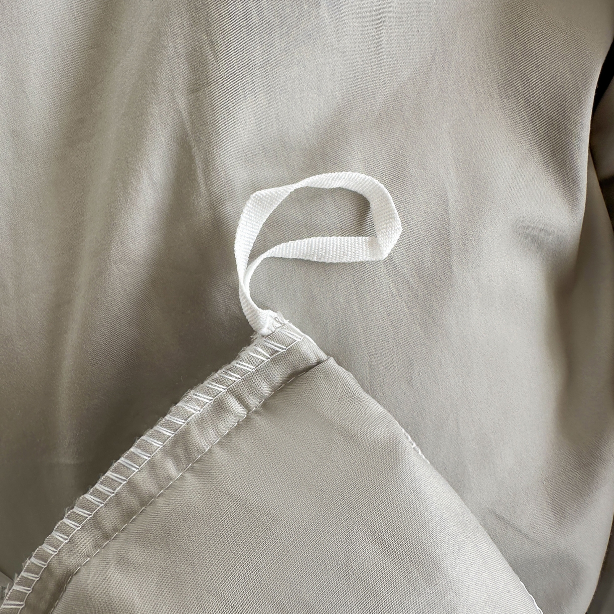 91家纺网 家纺一手货源 找家纺 宜凡家纺 2025新款长绒棉绣花夹棉床盖三件套--天鹅之吻系列 天鹅之吻 梦灰