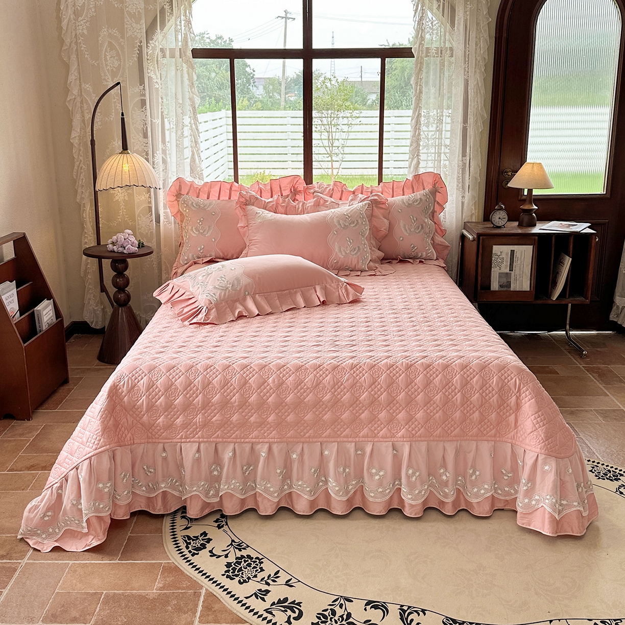 91家纺网 家纺一手货源 找家纺 宜凡家纺 2025新款长绒棉绣花夹棉床盖三件套--天鹅之吻系列 天鹅之吻 蜜粉