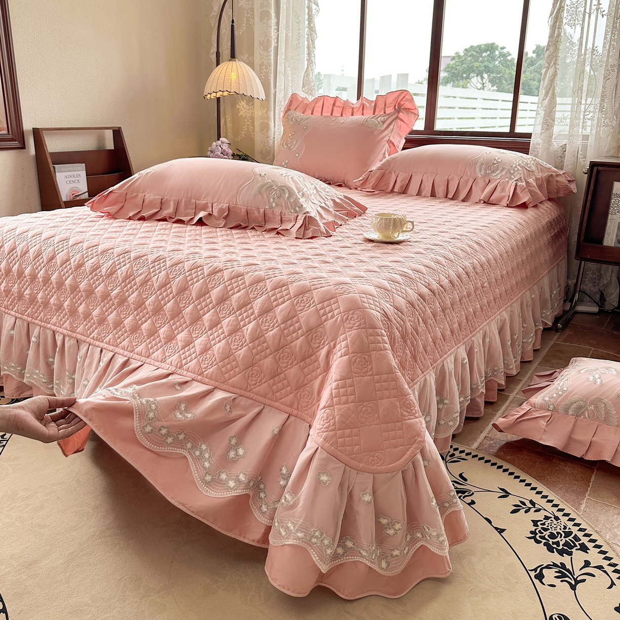 宜凡家纺 2025新款长绒棉绣花夹棉床盖三件套--天鹅之吻系列 天鹅之吻 蜜粉