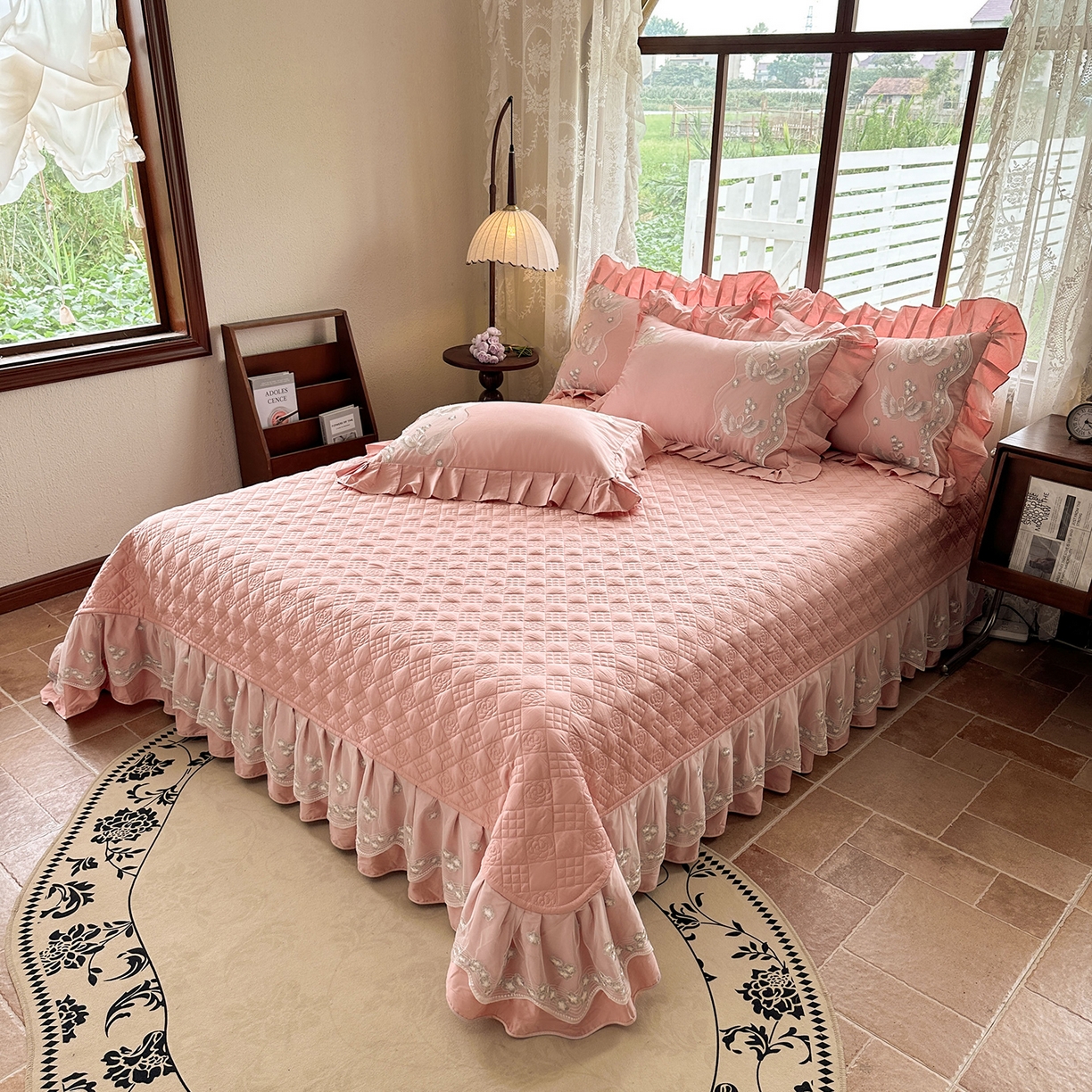 91家纺网 家纺一手货源 找家纺 宜凡家纺 2025新款长绒棉绣花夹棉床盖三件套--天鹅之吻系列 天鹅之吻 蜜粉