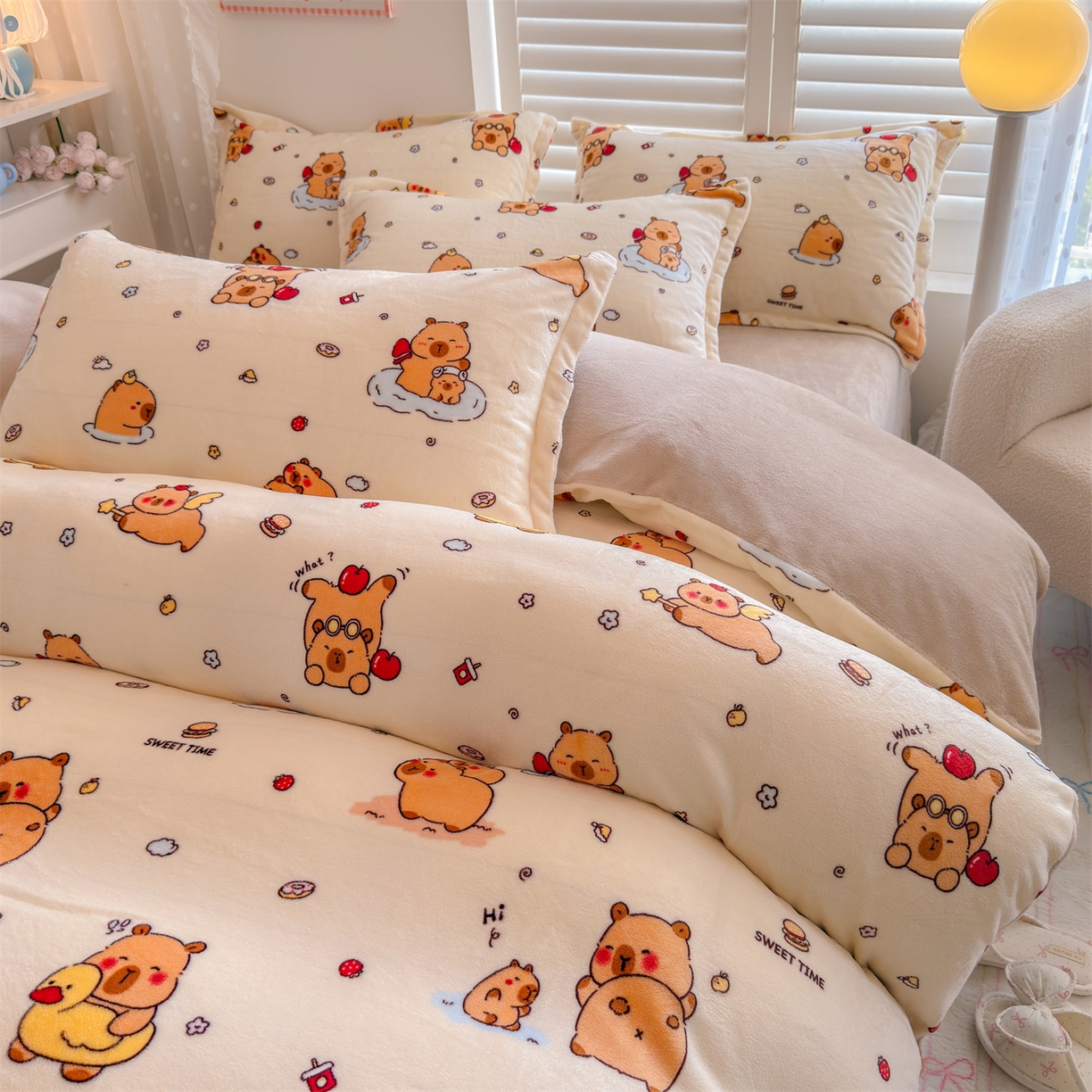 91家纺网 家纺一手货源 找家纺 名兮家居 2025新款卡通时尚风高克重印花牛奶绒四件套 贪吃巴拉