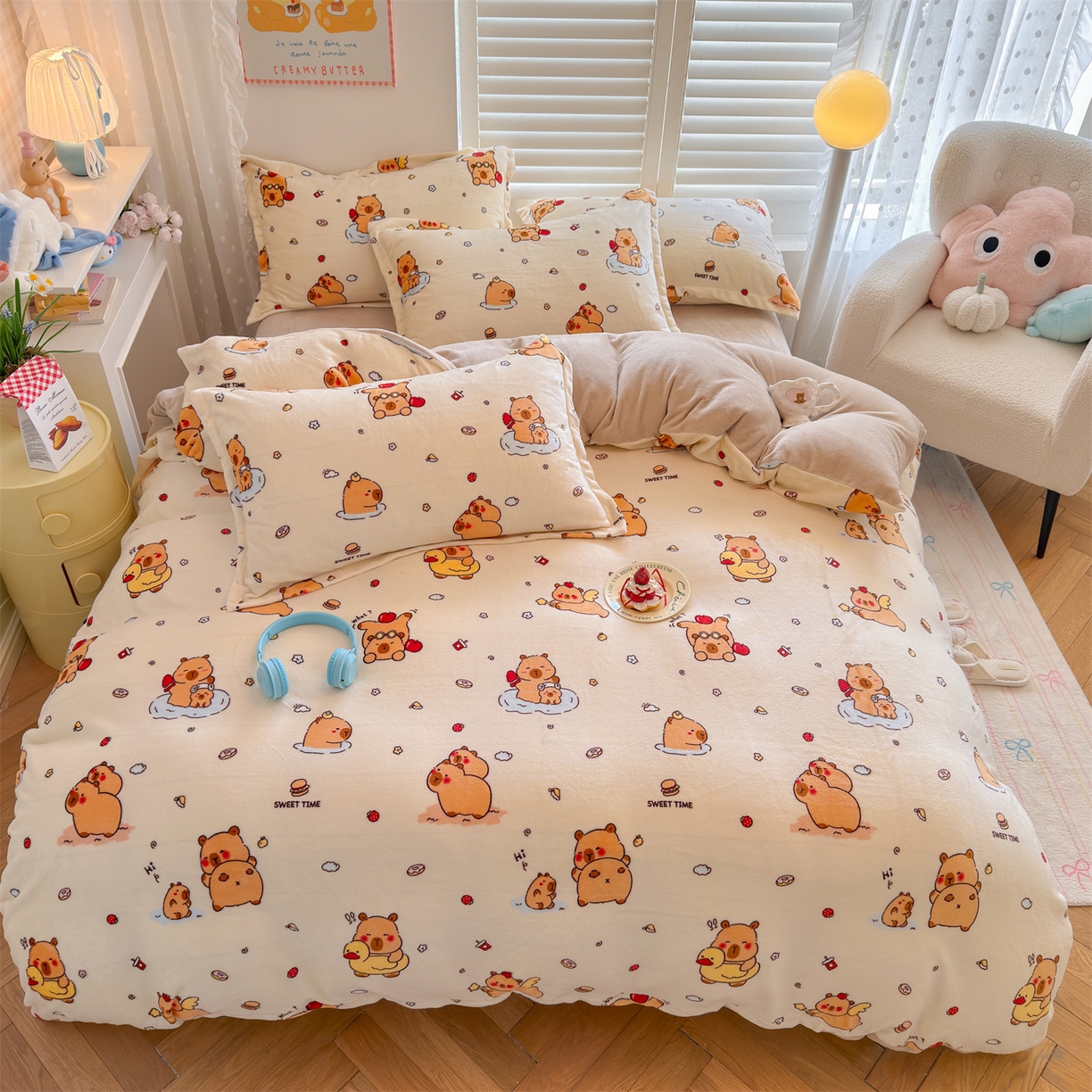 91家纺网 家纺一手货源 找家纺 名兮家居 2025新款卡通时尚风高克重印花牛奶绒四件套 贪吃巴拉