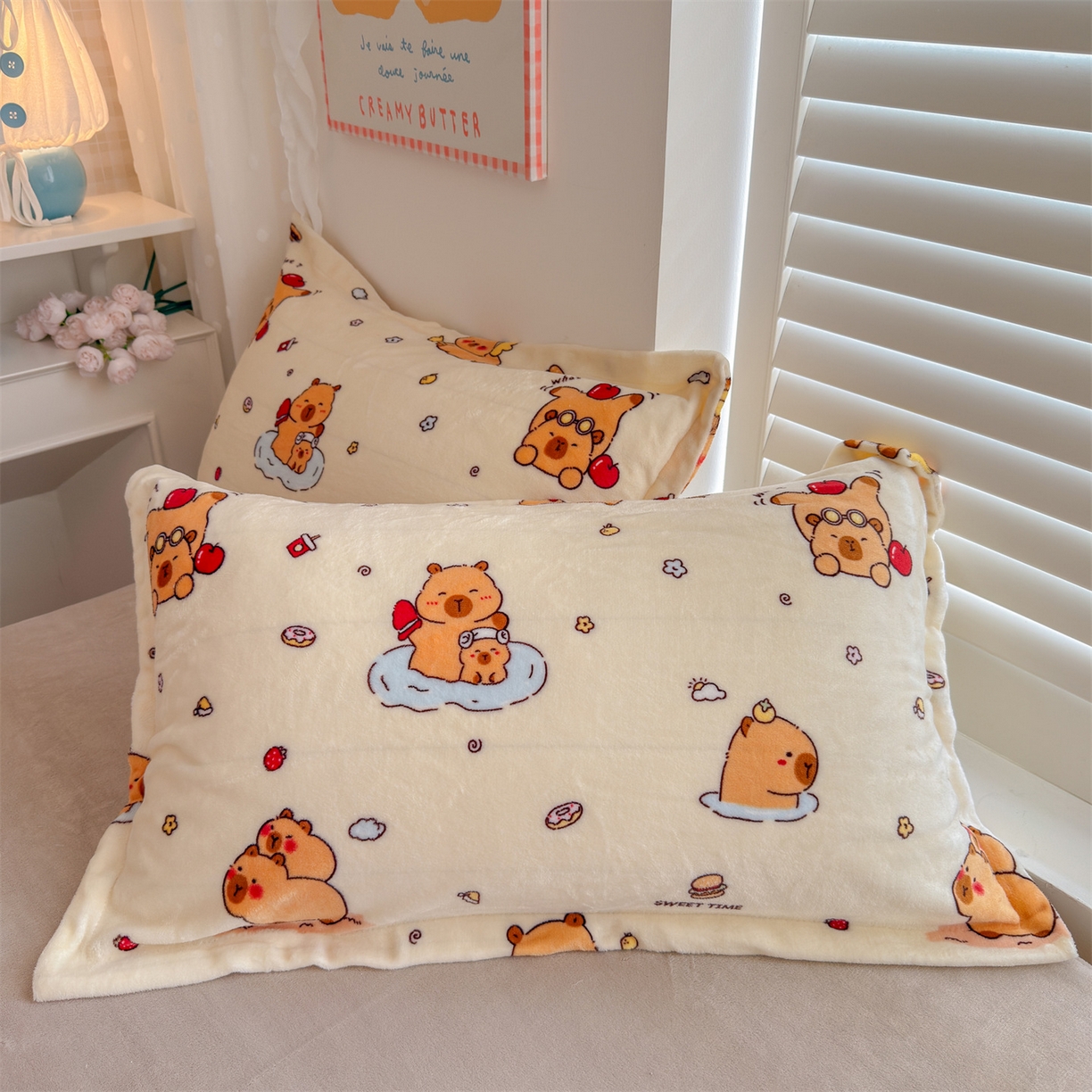 91家纺网 家纺一手货源 找家纺 名兮家居 2025新款卡通时尚风高克重印花牛奶绒四件套 贪吃巴拉