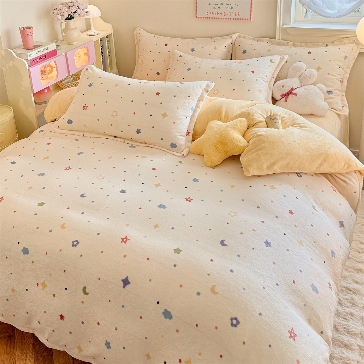 91家纺网 家纺一手货源 找家纺 名兮家居 2025新款卡通时尚风高克重印花牛奶绒四件套 童话星空