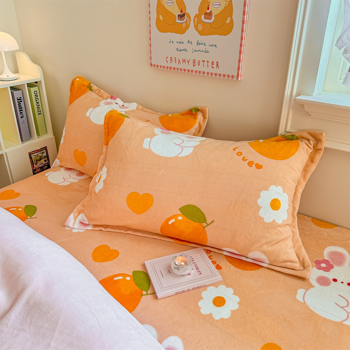 91家纺网 家纺一手货源 找家纺 名兮家居 2025新款卡通时尚风高克重印花牛奶绒四件套 兔兔派对