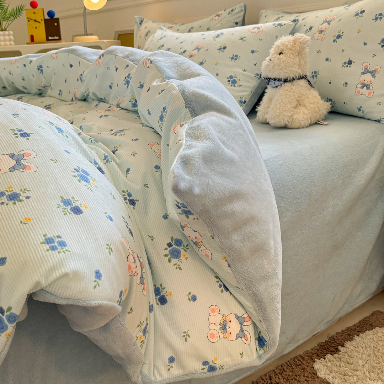 91家纺网 家纺一手货源 找家纺 （总）羚羊语家纺 2025新款灯芯绒 温暖颂系列-印花牛奶绒四件套高克重简约卡通花卉提花加厚保暖床单床笠三件套（买家秀请联系客服!）