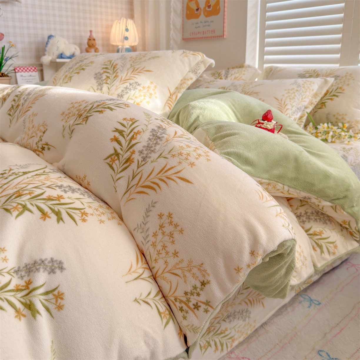 名兮家居 2025新款卡通时尚风高克重印花牛奶绒四件套 仙草