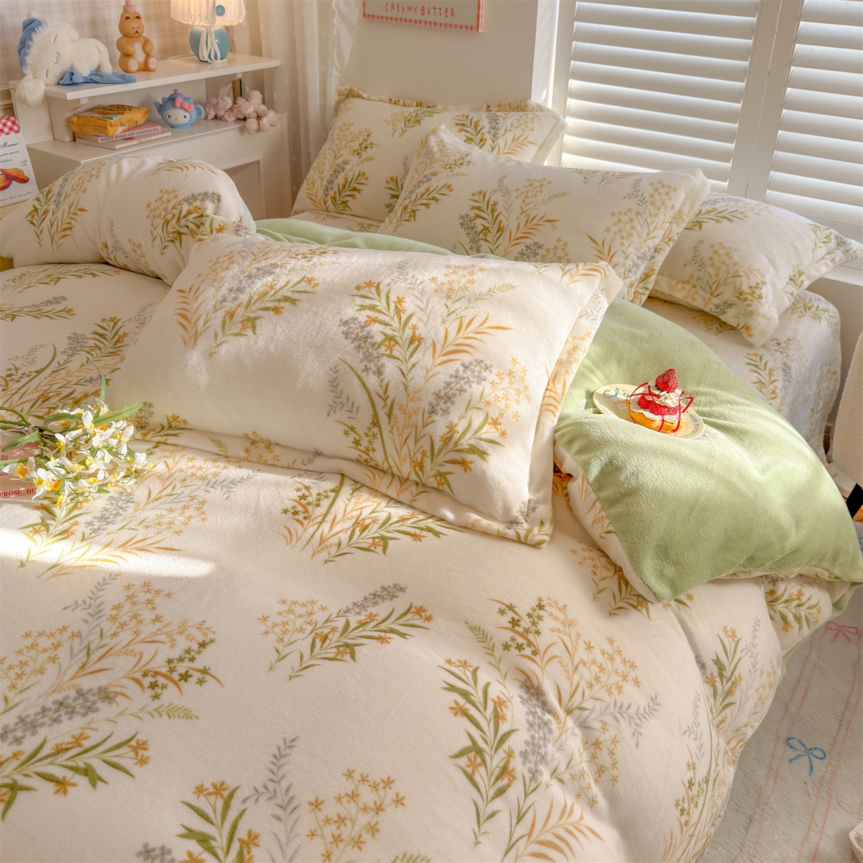 91家纺网 家纺一手货源 找家纺 名兮家居 2025新款卡通时尚风高克重印花牛奶绒四件套 仙草