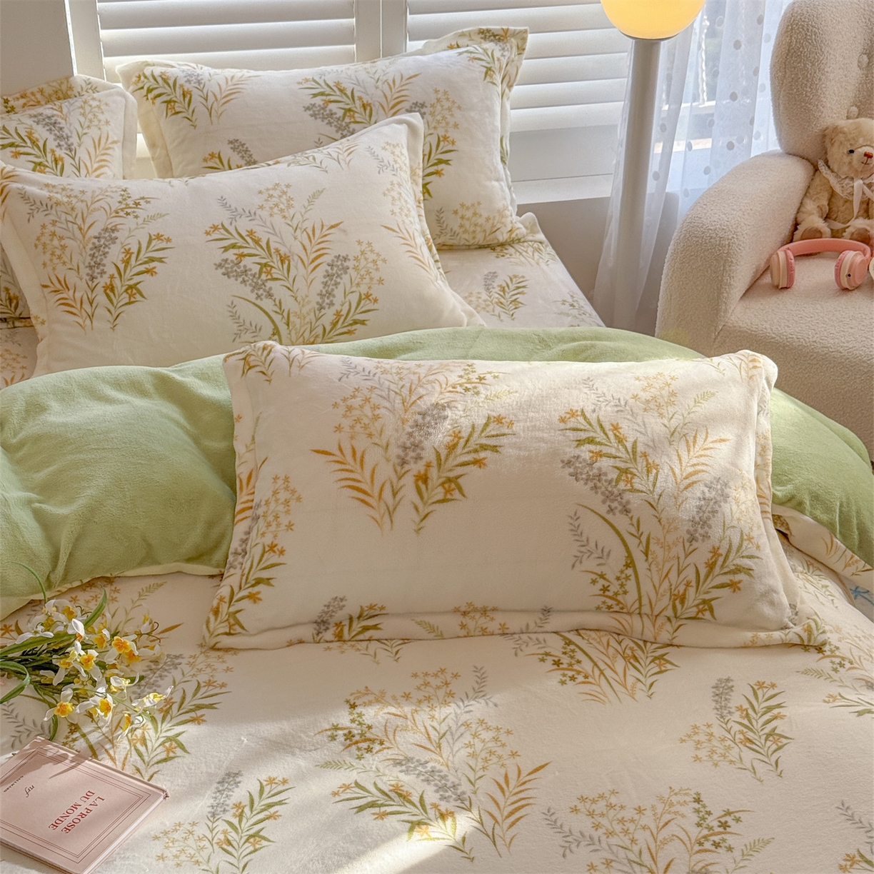 91家纺网 家纺一手货源 找家纺 名兮家居 2025新款卡通时尚风高克重印花牛奶绒四件套 仙草