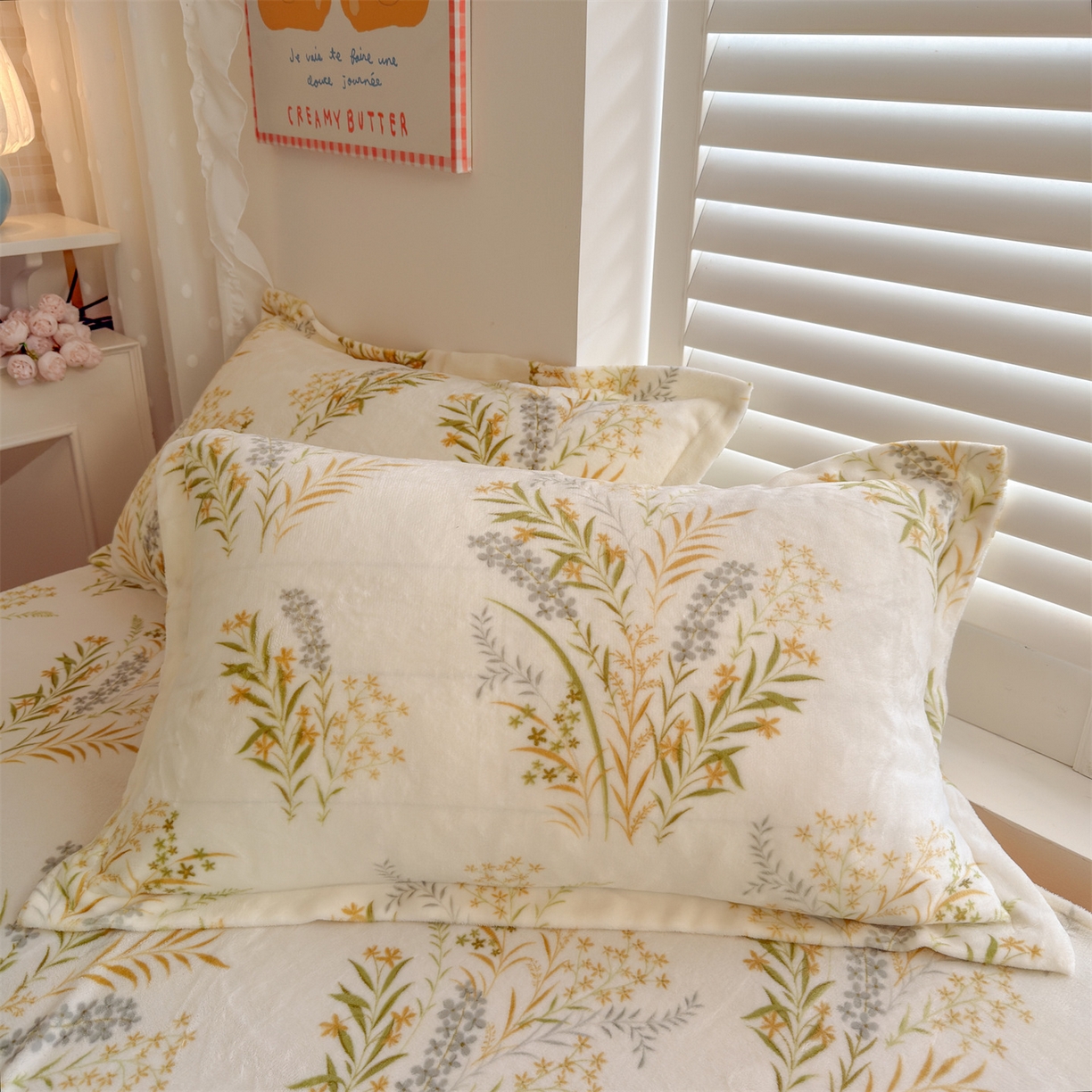 91家纺网 家纺一手货源 找家纺 名兮家居 2025新款卡通时尚风高克重印花牛奶绒四件套 仙草