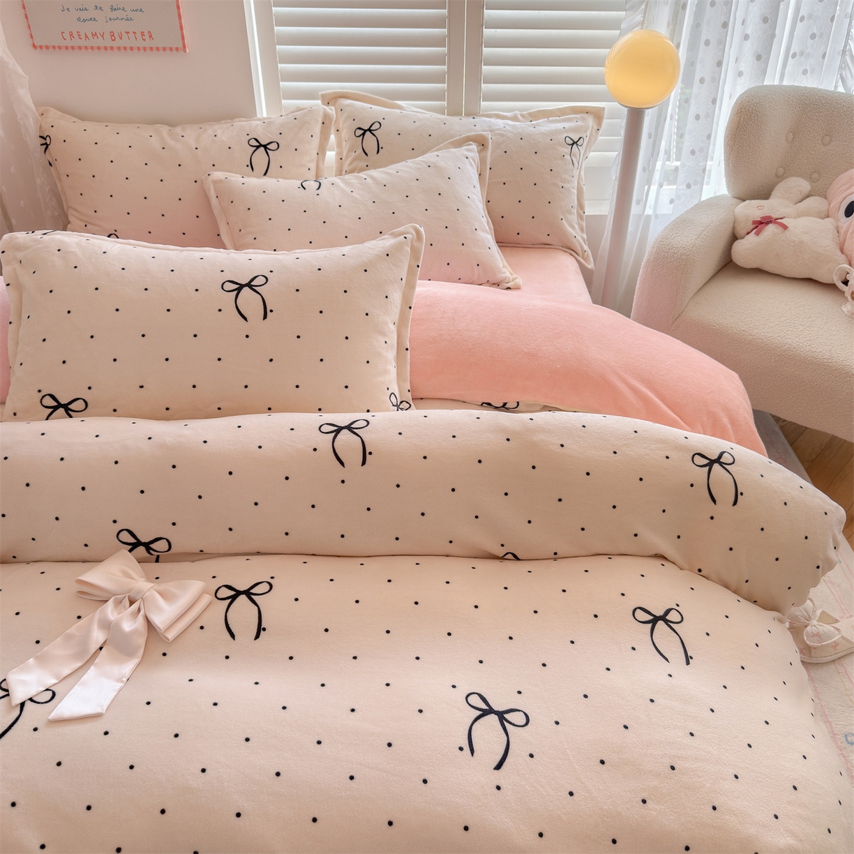 91家纺网 家纺一手货源 找家纺 名兮家居 2025新款卡通时尚风高克重印花牛奶绒四件套 小确幸