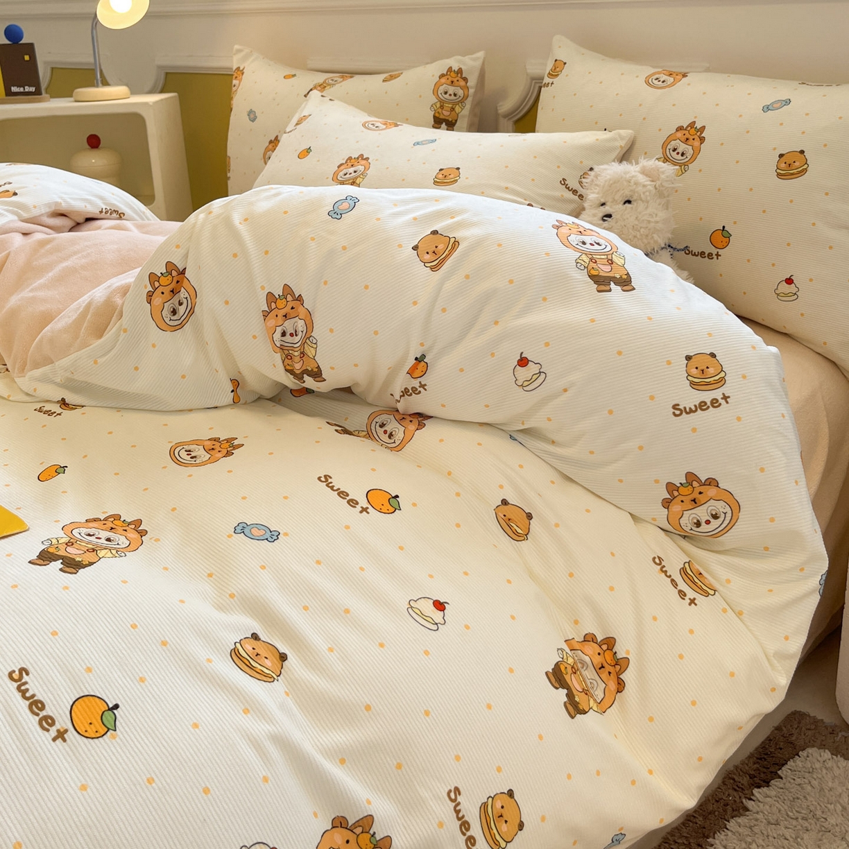 91家纺网 家纺一手货源 找家纺 羚羊语家纺 2025新款灯芯绒 温暖颂系列-印花牛奶绒四件套高克重简约卡通花卉提花加厚保暖床单床笠三件套（买家秀请联系客服!） 温暖颂-卡皮小布