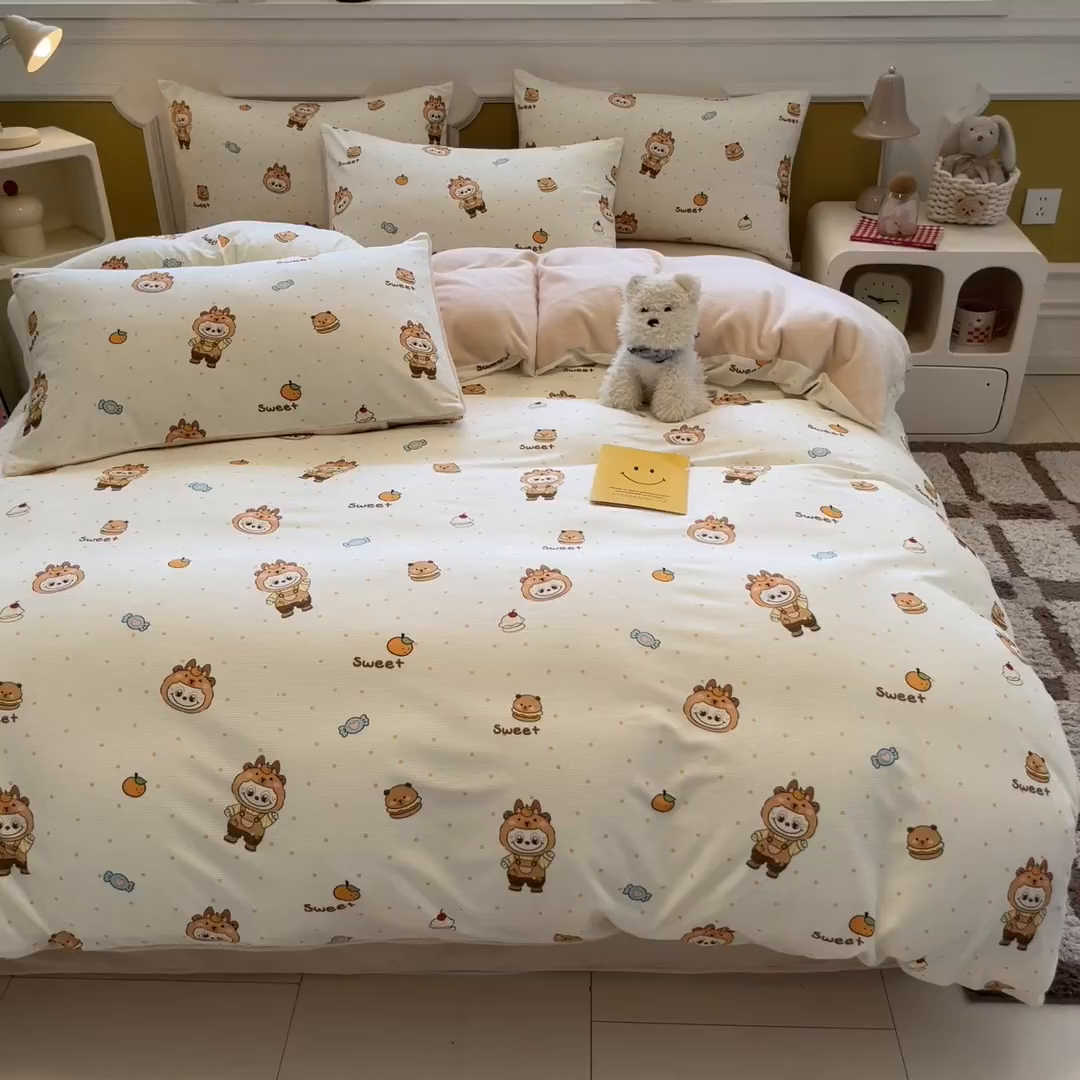 91家纺网 家纺一手货源 找家纺 羚羊语家纺 2025新款灯芯绒 温暖颂系列-印花牛奶绒四件套高克重简约卡通花卉提花加厚保暖床单床笠三件套（买家秀请联系客服!） 温暖颂-卡皮小布