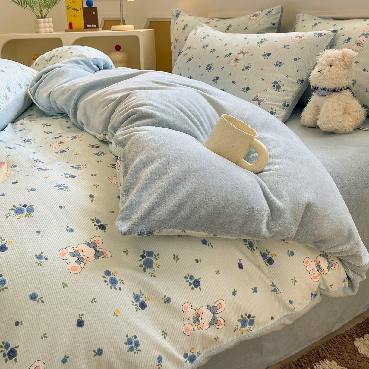 91家纺网 家纺一手货源 找家纺 羚羊语家纺 2025新款灯芯绒 温暖颂系列-印花牛奶绒四件套高克重简约卡通花卉提花加厚保暖床单床笠三件套（买家秀请联系客服!） 温暖颂-花间兔