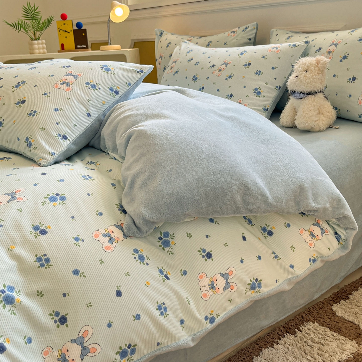 91家纺网 家纺一手货源 找家纺 羚羊语家纺 2025新款灯芯绒 温暖颂系列-印花牛奶绒四件套高克重简约卡通花卉提花加厚保暖床单床笠三件套（买家秀请联系客服!） 温暖颂-花间兔