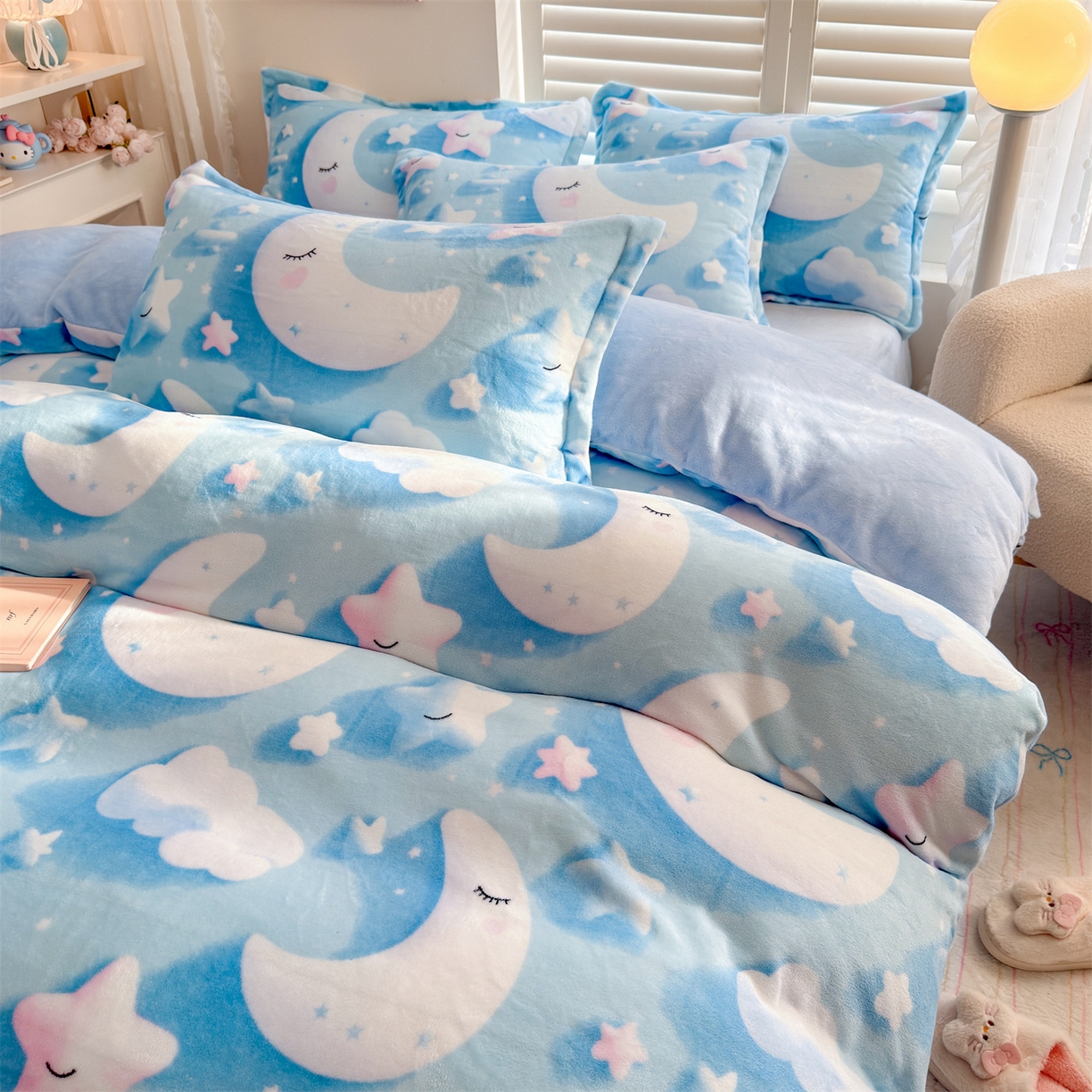 91家纺网 家纺一手货源 找家纺 名兮家居 2025新款卡通时尚风高克重印花牛奶绒四件套 星月传奇