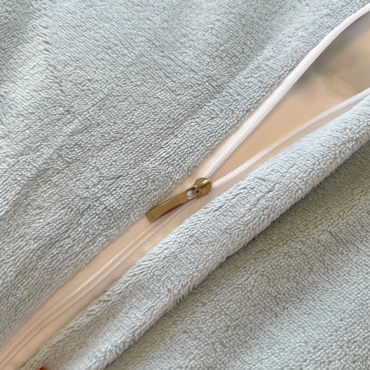 91家纺网 家纺一手货源 找家纺 羚羊语家纺 2025新款灯芯绒 温暖颂系列-印花牛奶绒四件套高克重简约卡通花卉提花加厚保暖床单床笠三件套（买家秀请联系客服!） 温暖颂-花间兔