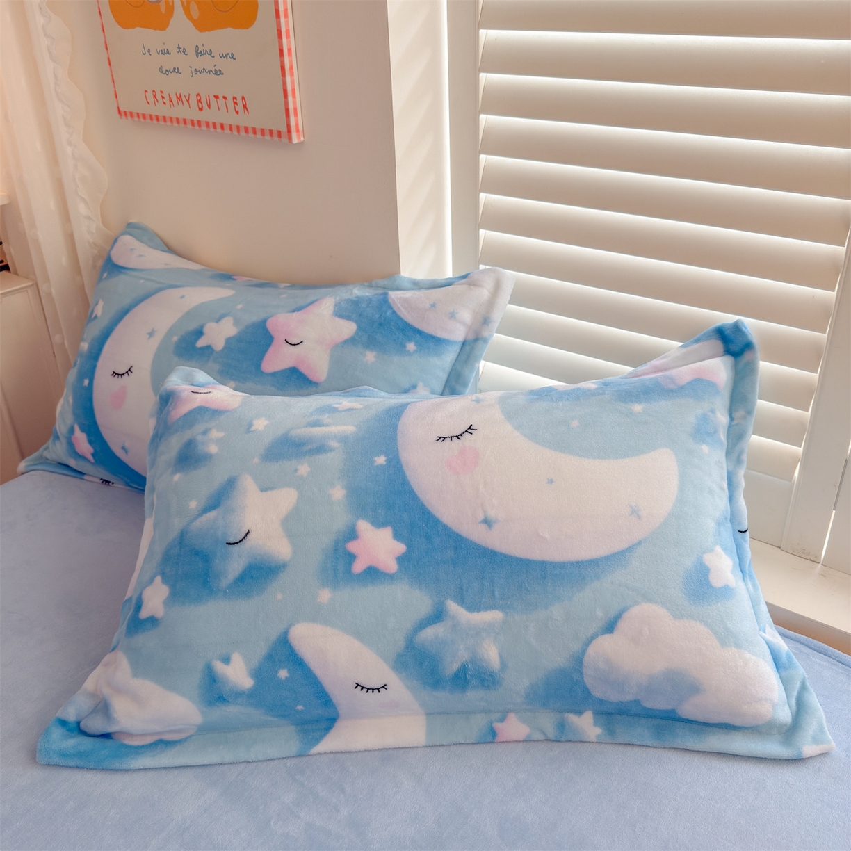 91家纺网 家纺一手货源 找家纺 名兮家居 2025新款卡通时尚风高克重印花牛奶绒四件套 星月传奇