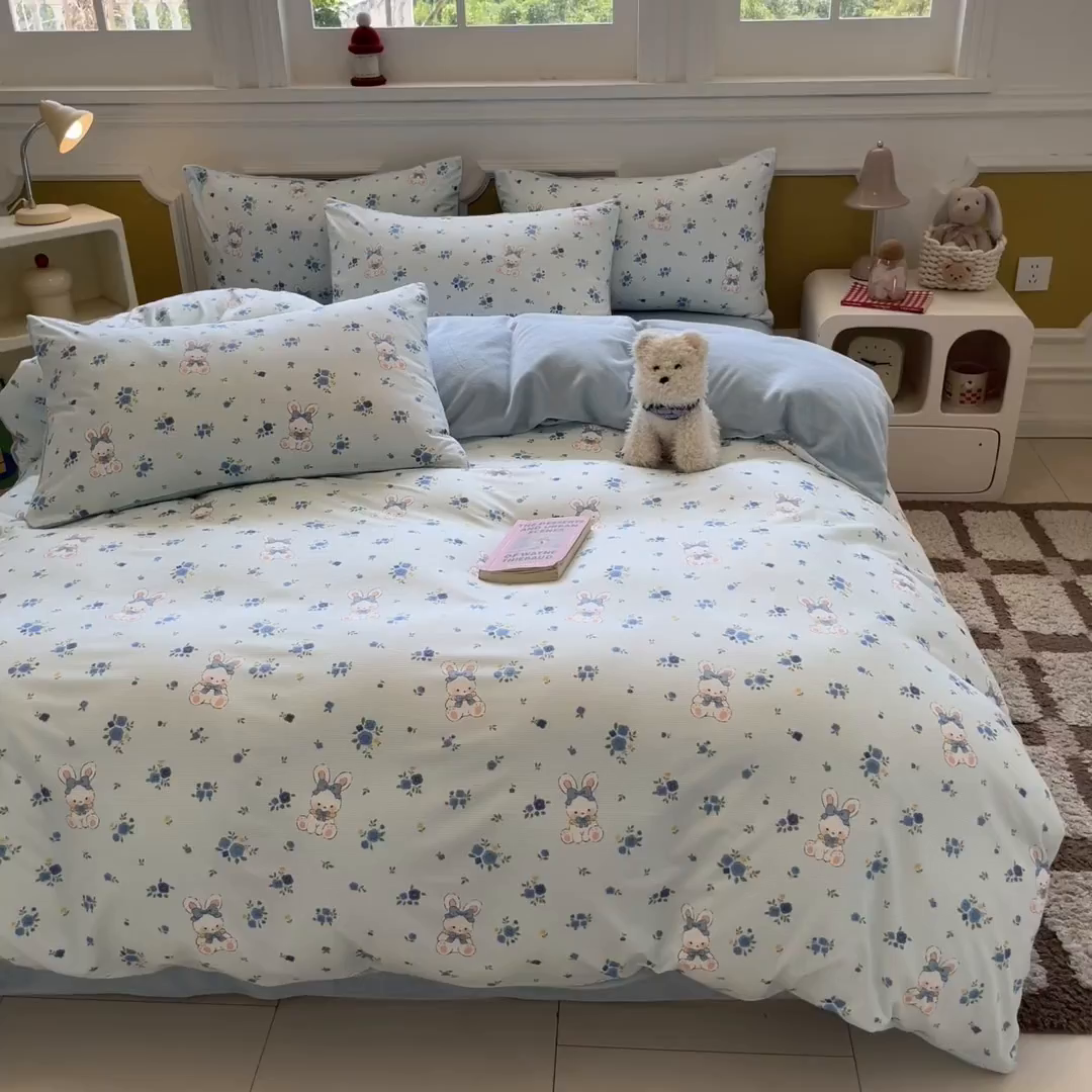 91家纺网 家纺一手货源 找家纺 羚羊语家纺 2025新款灯芯绒 温暖颂系列-印花牛奶绒四件套高克重简约卡通花卉提花加厚保暖床单床笠三件套（买家秀请联系客服!） 温暖颂-花间兔