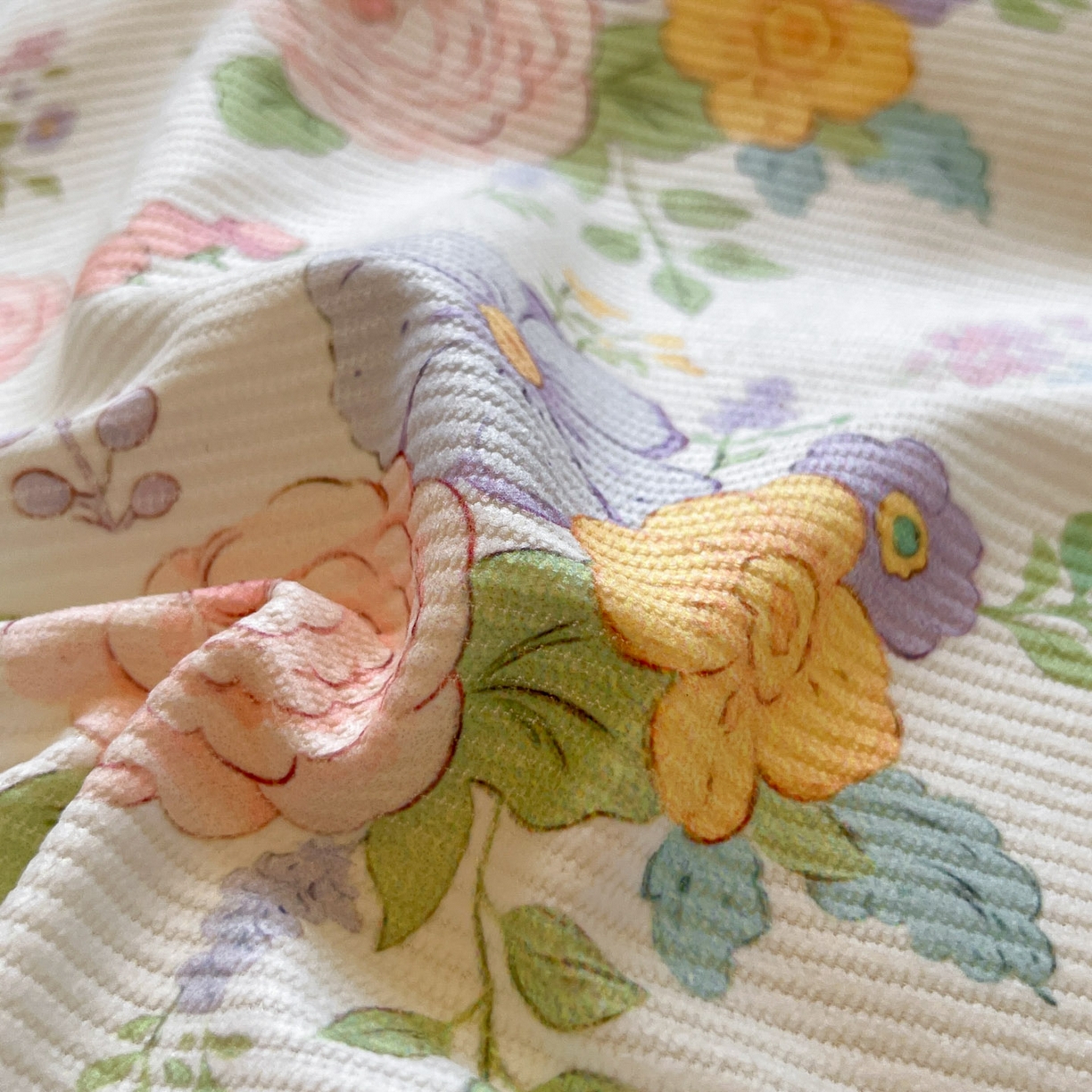 91家纺网 家纺一手货源 找家纺 羚羊语家纺 2025新款灯芯绒 温暖颂系列-印花牛奶绒四件套高克重简约卡通花卉提花加厚保暖床单床笠三件套（买家秀请联系客服!） 温暖颂-初绽