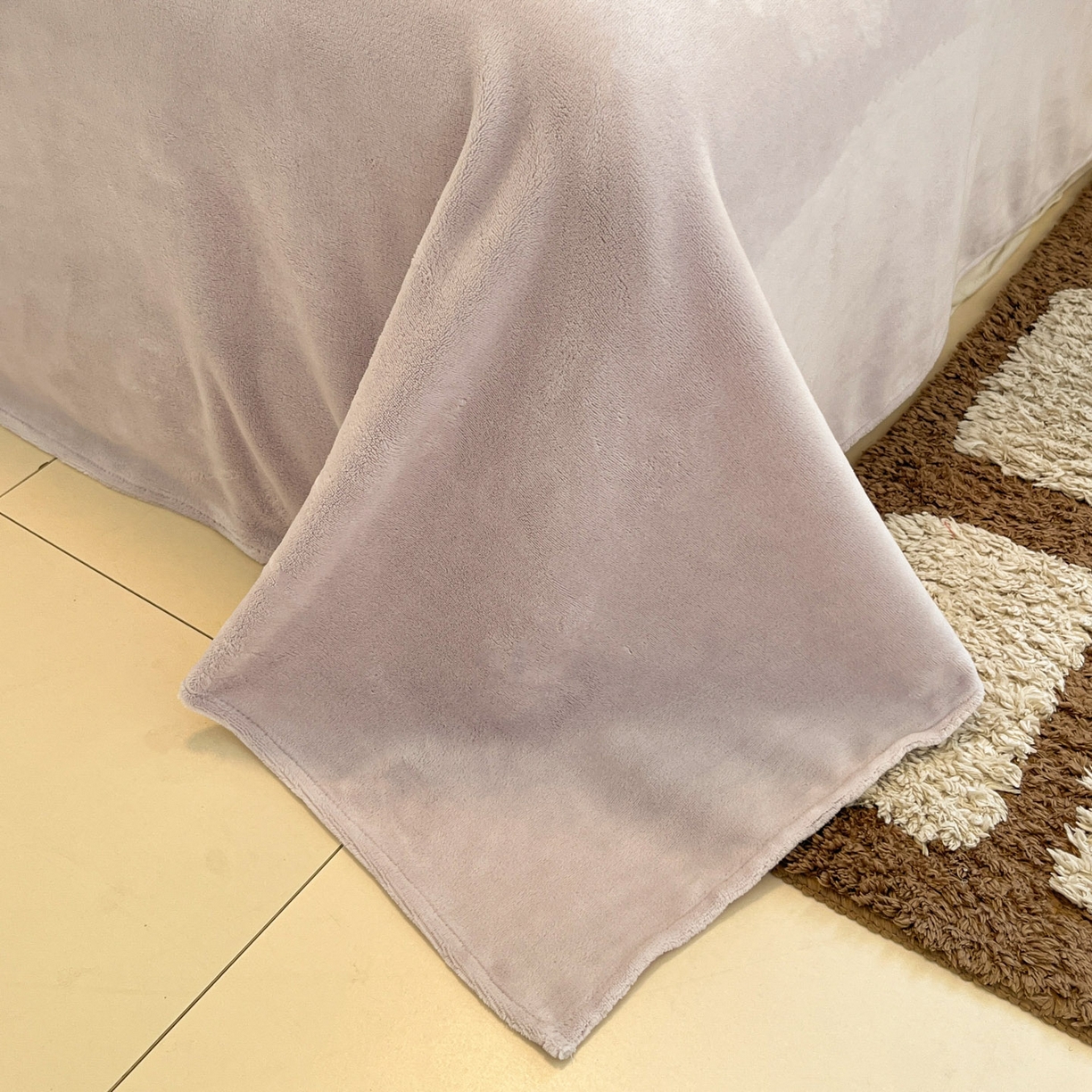 91家纺网 家纺一手货源 找家纺 羚羊语家纺 2025新款灯芯绒 温暖颂系列-印花牛奶绒四件套高克重简约卡通花卉提花加厚保暖床单床笠三件套（买家秀请联系客服!） 温暖颂-初绽