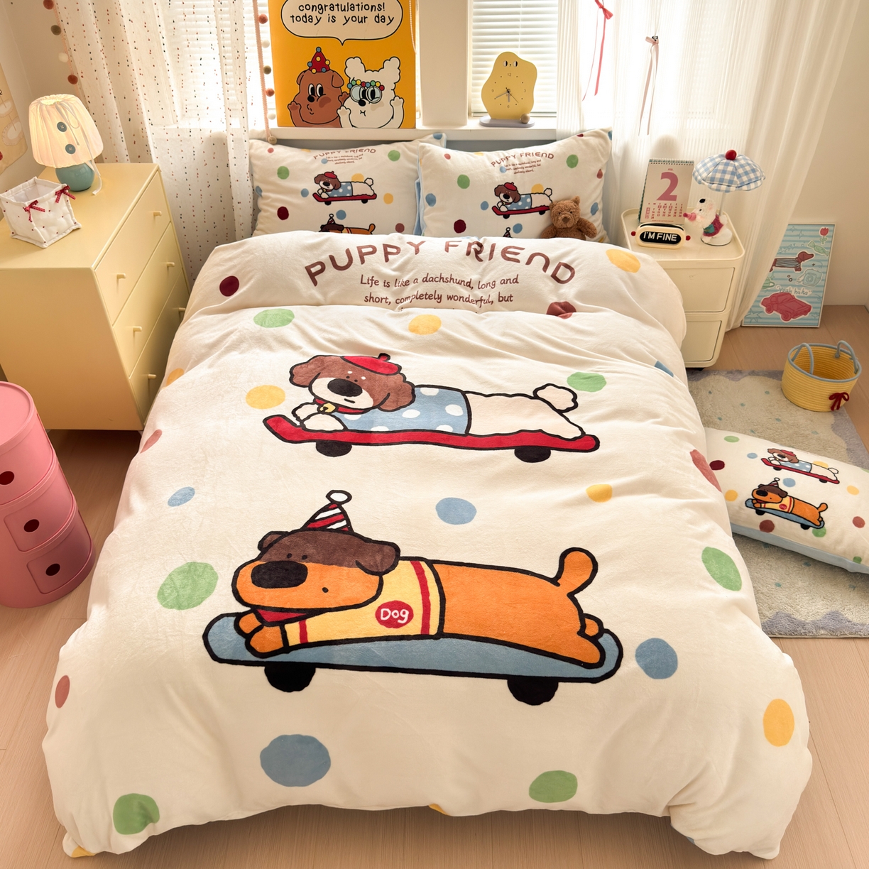 91家纺网 家纺一手货源 找家纺 希诺家居 2025新款大版卡通牛奶绒数码印花四件套 牛奶绒-滑板腊肠狗