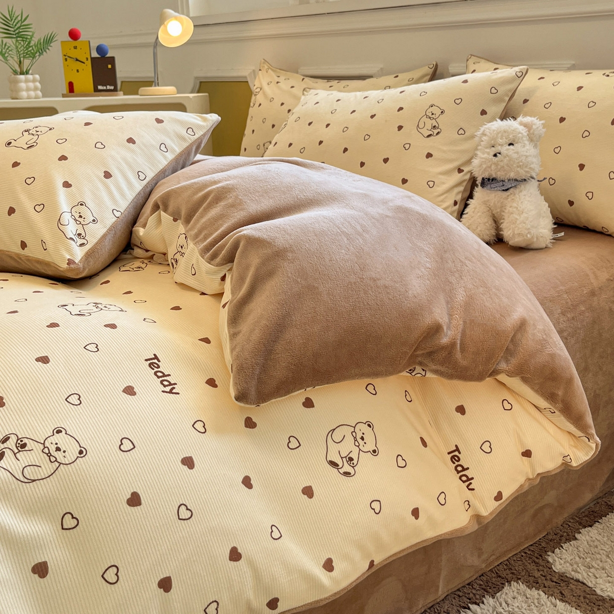 91家纺网 家纺一手货源 找家纺 羚羊语家纺 2025新款灯芯绒 温暖颂系列-印花牛奶绒四件套高克重简约卡通花卉提花加厚保暖床单床笠三件套（买家秀请联系客服!） 温暖颂-小熊奇遇