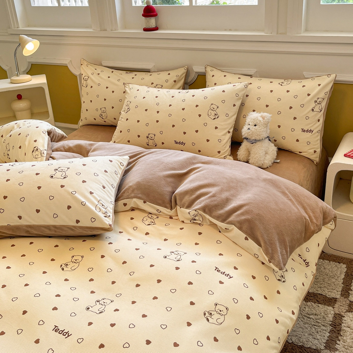 91家纺网 家纺一手货源 找家纺 羚羊语家纺 2025新款灯芯绒 温暖颂系列-印花牛奶绒四件套高克重简约卡通花卉提花加厚保暖床单床笠三件套（买家秀请联系客服!） 温暖颂-小熊奇遇