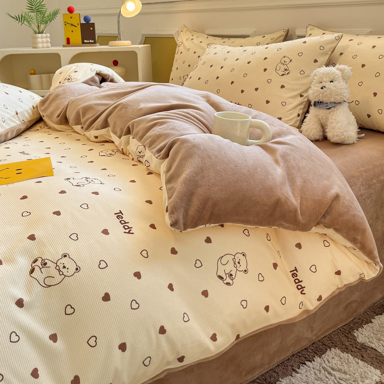 91家纺网 家纺一手货源 找家纺 羚羊语家纺 2025新款灯芯绒 温暖颂系列-印花牛奶绒四件套高克重简约卡通花卉提花加厚保暖床单床笠三件套（买家秀请联系客服!） 温暖颂-小熊奇遇