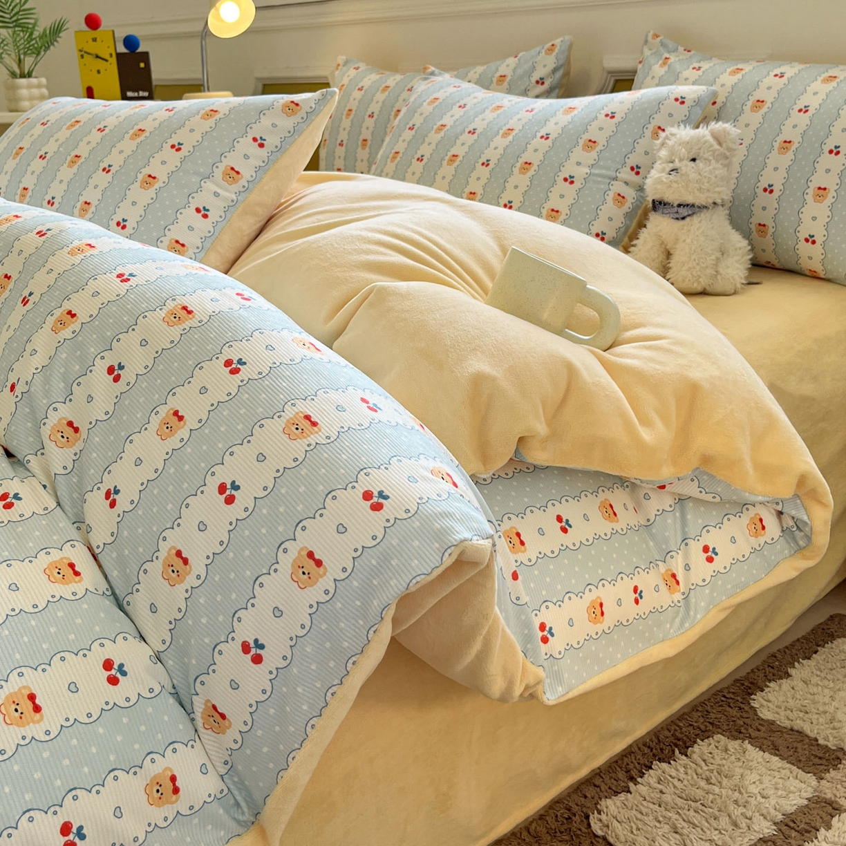 91家纺网 家纺一手货源 找家纺 羚羊语家纺 2025新款灯芯绒 温暖颂系列-印花牛奶绒四件套高克重简约卡通花卉提花加厚保暖床单床笠三件套（买家秀请联系客服!） 温暖颂-樱桃日记