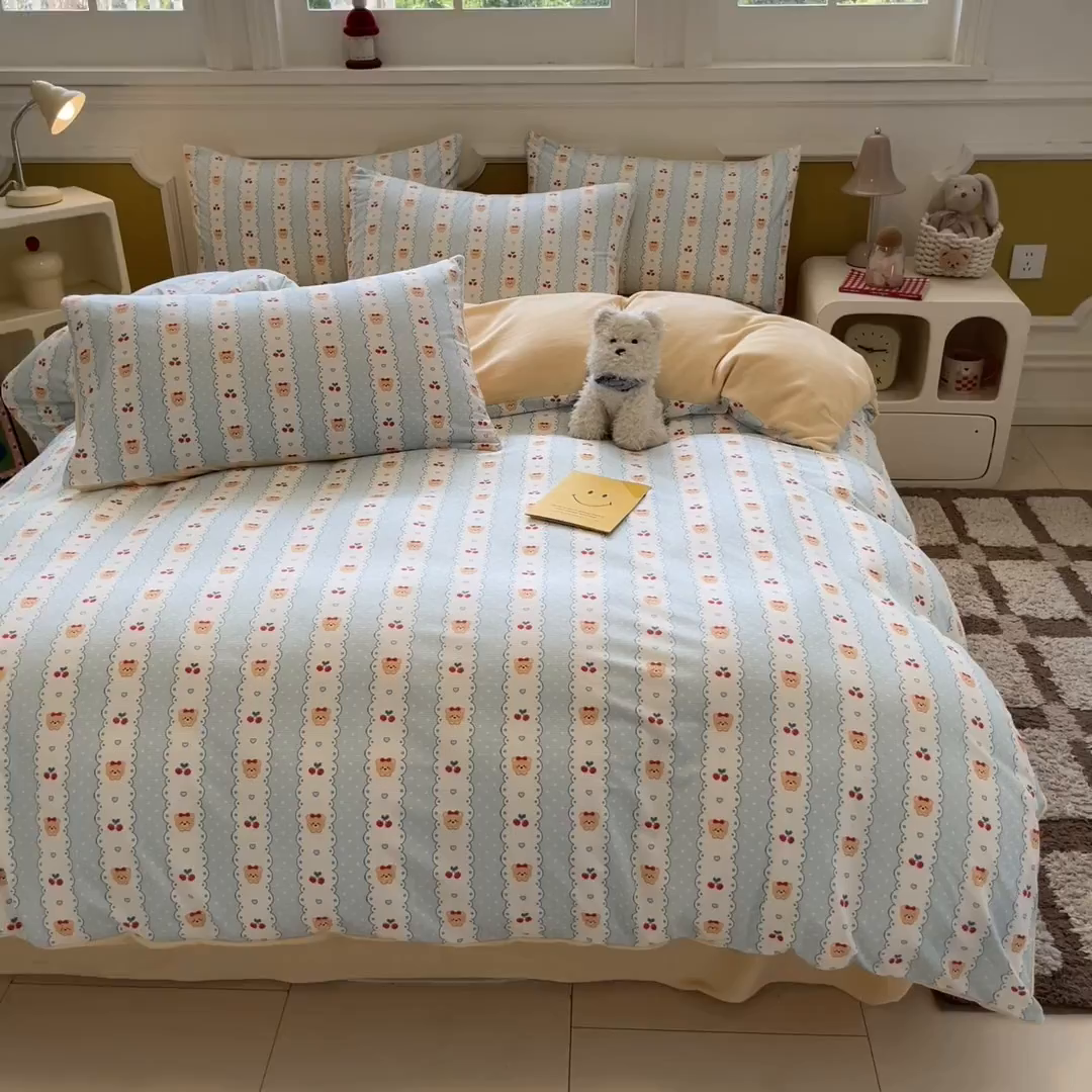 91家纺网 家纺一手货源 找家纺 羚羊语家纺 2025新款灯芯绒 温暖颂系列-印花牛奶绒四件套高克重简约卡通花卉提花加厚保暖床单床笠三件套（买家秀请联系客服!） 温暖颂-樱桃日记