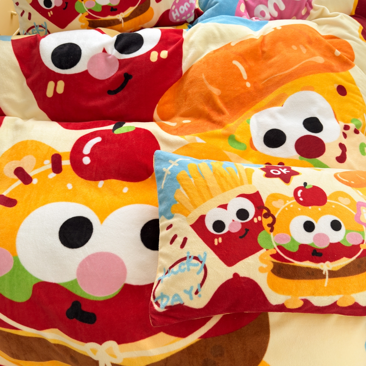 91家纺网 家纺一手货源 找家纺 希诺家居 2025新款大版卡通牛奶绒数码印花四件套 牛奶绒-薯条汉堡