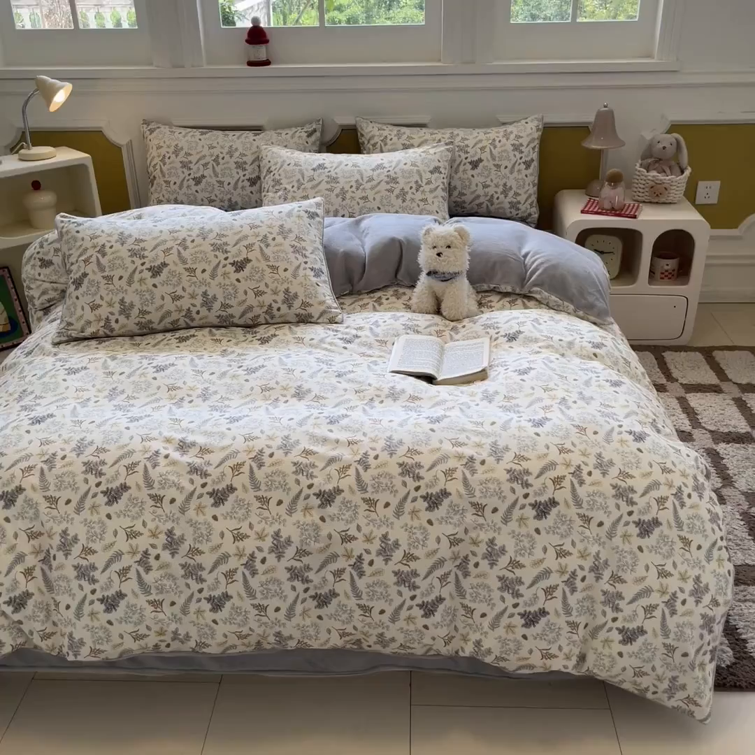 91家纺网 家纺一手货源 找家纺 羚羊语家纺 2025新款灯芯绒 温暖颂系列-印花牛奶绒四件套高克重简约卡通花卉提花加厚保暖床单床笠三件套（买家秀请联系客服!） 温暖颂-叶知秋