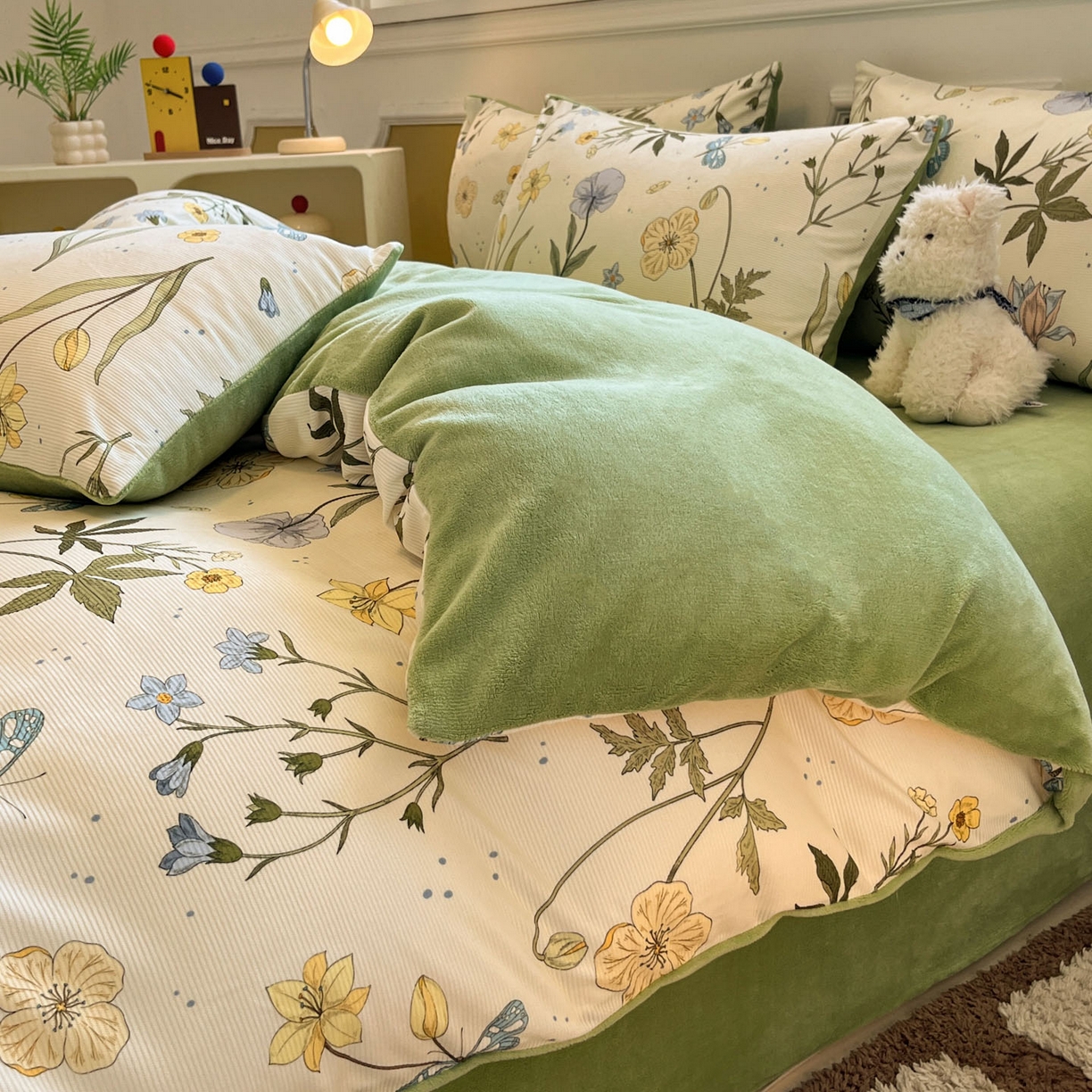 91家纺网 家纺一手货源 找家纺 羚羊语家纺 2025新款灯芯绒 温暖颂系列-印花牛奶绒四件套高克重简约卡通花卉提花加厚保暖床单床笠三件套（买家秀请联系客服!） 温暖颂-漫野春息