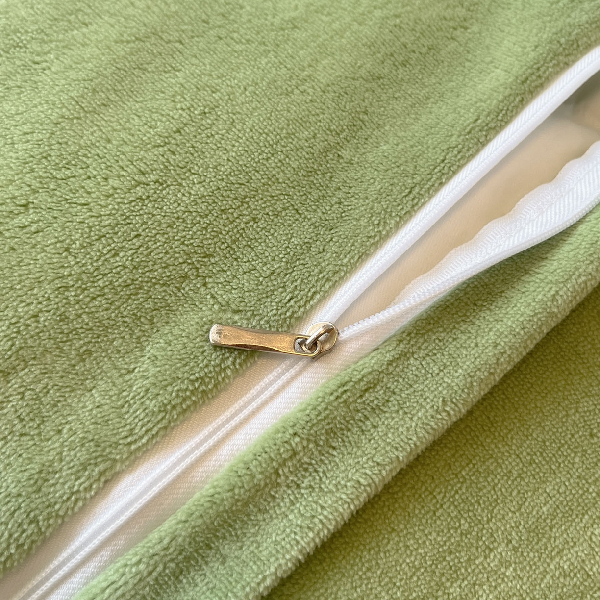 91家纺网 家纺一手货源 找家纺 羚羊语家纺 2025新款灯芯绒 温暖颂系列-印花牛奶绒四件套高克重简约卡通花卉提花加厚保暖床单床笠三件套（买家秀请联系客服!） 温暖颂-漫野春息